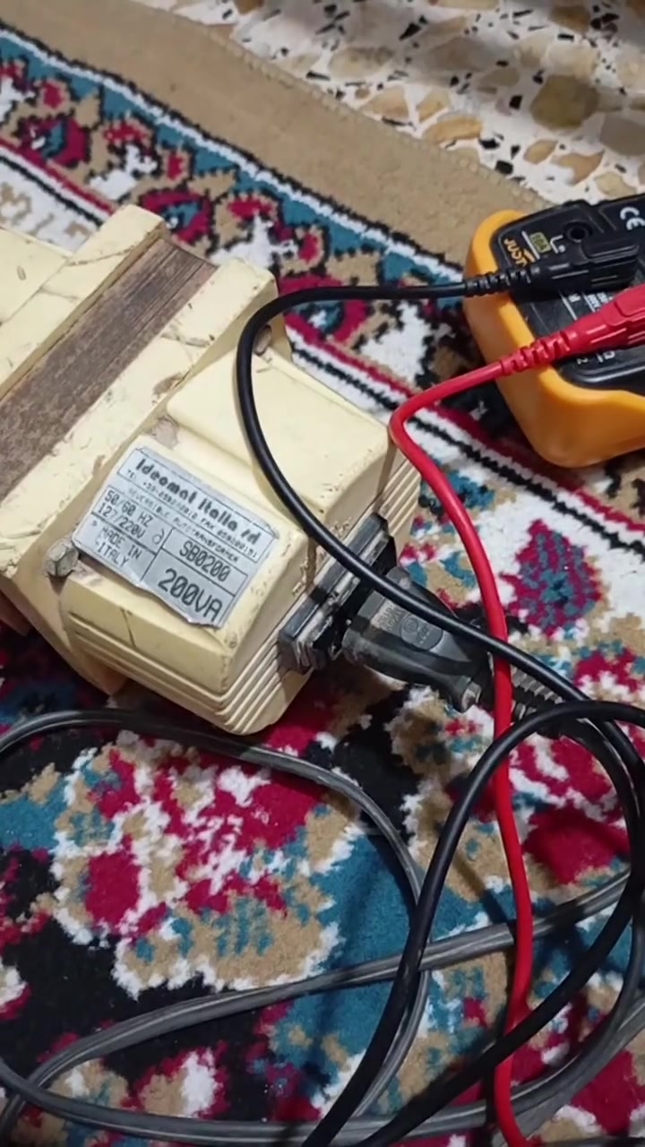 شاحن بايسكل  يجي ويا محول ٢٢٠ إلى ١١٠ فولت تشتغل على شحن بطاريات البايسكل تفاصيل بالمقطع سعر ٥٠ الف قفل محوله منفصل زائد شاحنه مال بايسكلات الاوربي شرط ياباني اصلي


**إذا كنت صاحب هذا الإعلان وتريد حذفه لأي سبب، رجاءا أرسل رسالة إلى الدعم الفني**