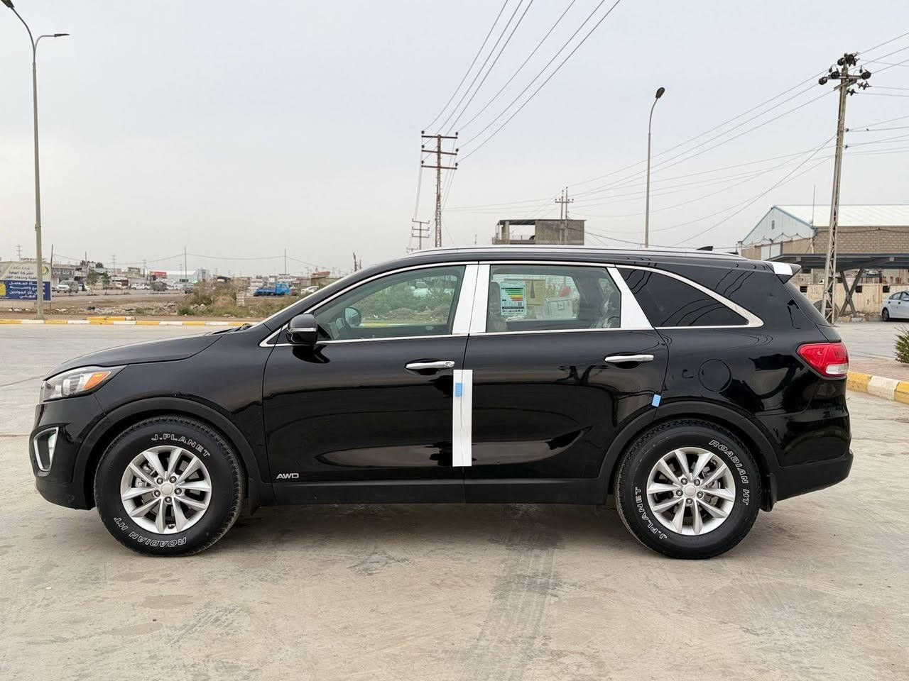 كيا…..سورنتو  ✅
موديل…….2016    ☑️

وارد امريكي 
رقم بغداد دولي
سلندر::4
راكب::7
مكينة 2400
تحكمات 
كشن كهرباء 
كاميرا 
شاشة كبيرة 
السيارة جديده
حادث جاملغ وبنيد 
مكان السياره واسط قضاء الصويره 
للاستفسار هاتف واتساب 
***********
