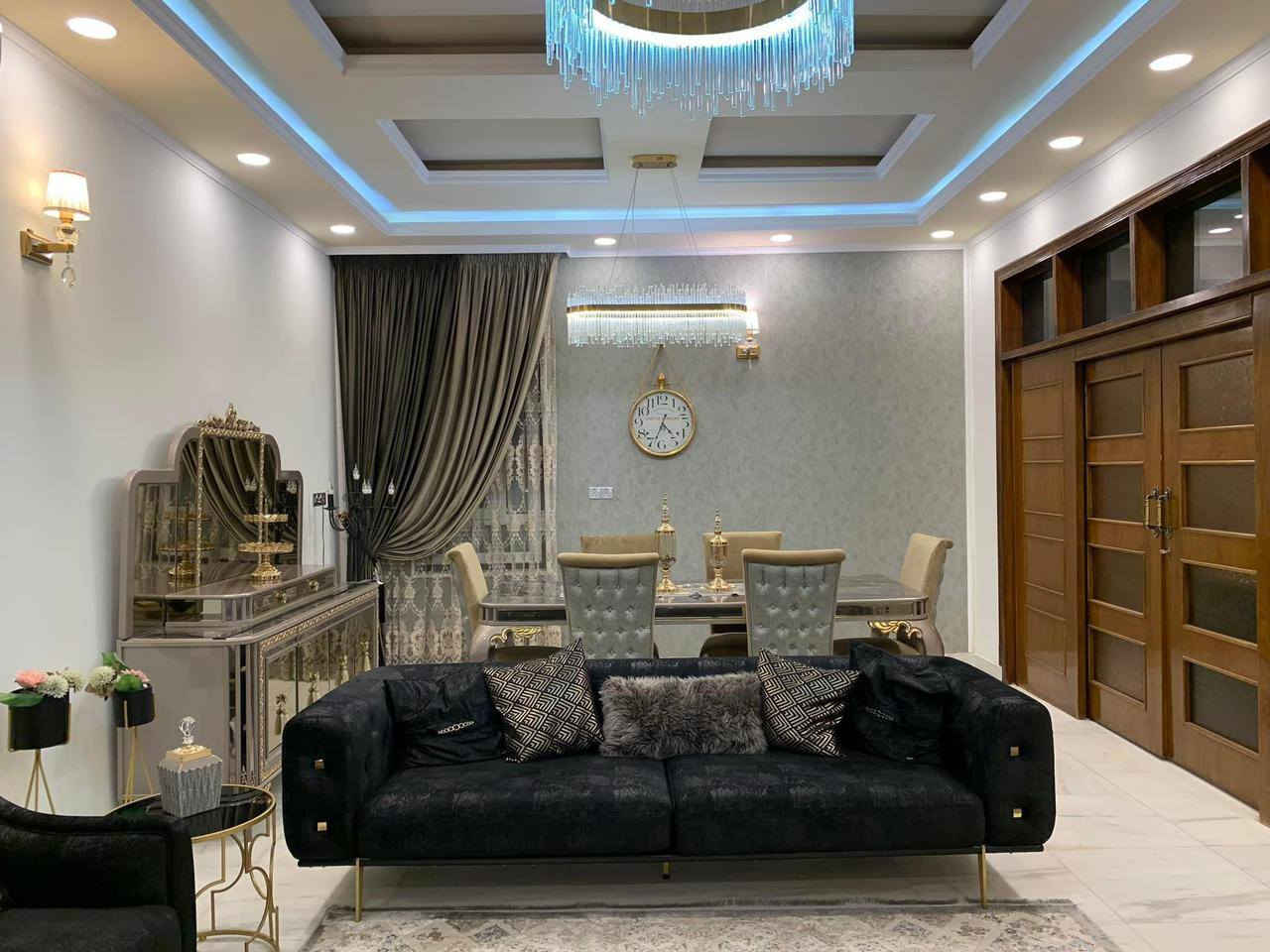 اللهم صل على محمد وال محمد من اجمل العروض على مستوى رفيع ونازك ماشاء الله فول واحد على واحد 
لِّلِّبٍّيِّعَّ دٍّارِ  طِّابٍّوٍّ زٍّرِاعَّيِّ سَّنِّدٍّ 25بٍّسَّمِّ صِّاحَّبٍّ الِّدٍّارِ الِّبٍّيِّتٍّ ثٍّانِّيِّ بٍّيِّتٍّ عَّنِّ الِّشِّارِعَّ الِّعَّامِّ الِّمِّسَّاحَّة 350 مِّتٍّرِ  وٍّاجِّهِّة الِّبٍّيِّتٍّ 15 مِّتٍّرِ ....مِّجِّمِّوٍّعَّ الِّغَّرِفٍّ خِّمِّسَّهِّ  نِّوٍّمِّ وٍّ صِّالِّهِّ ﮝبٍّيِّرِهِّ وٍّهِّوٍّلِّ وٍّﮝلِّيِّدٍّوٍّرِ وٍّمِّطِّبٍّخِّ حَّارِ بٍّارِدٍّ وٍّحَّمِّامِّاتٍّ عَّدٍّدٍّ 4
يِّبٍّاعَّ مِّعَّ الِّاثٍّاثٍّ فٍّقٍّطِّ الِّسَّعَّرِ 700 مِّلِّيِّوٍّنِّ  الِّعَّنِّوٍّانِّ حَّيِّ صِّحَّهِّ موقع ممتاز 
*********** وٍّاتٍّ سَّابٍّ 
***********🎀   
مكتب الشمس للعقار
متوفره بقيه الصور خلص من بدايه الأساس لحد الانهاء
