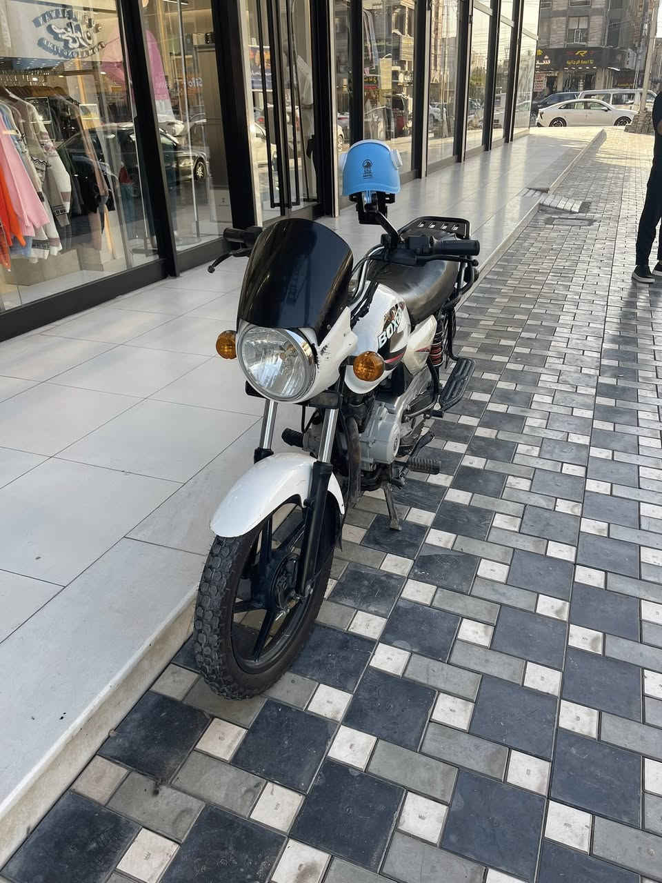 السلام عليكم بوكسر مكفوله كفاله عامه بل واقع احلى من الصور بالف مره أوراق اصولي سبع ورقات مامشتغله دلفري استخدام شخصي فقط
عارضها بمليون وبيها مجال بسيط حك الجيه شراي ادخل واتساب ***********
