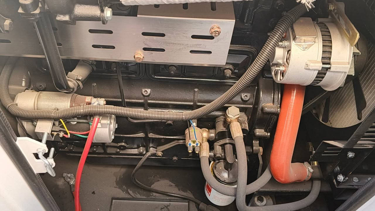 مولدة قدرة 50KVA محرك ريكاردو كاتم 
(كل الأحجام أتوفرت الحمدلله) وبأنسب الأسعار

1 حجم المحرك 4بستم 
2 رأس التوليد ستام فورد بريطاني 🇬🇧 معمل الصين نحاس 
3 مع جهاز ATSتشغيل واطفاء ذاتي 
4 سوبر جارج 
5 مع شاحن بطارية 
6 مروحة 10 طبقات 
7 نضام حماية متكامل 
8 تبريد ماء راديتر 4سراوات حجم كبير 
9 مع خزان داخلي حجم 80لتر 
10 ضمان 1سنة أو 1000 ساعة عمل 

#متوفر توصيل جميع المحافضات 

#للأستفسار والحجز الأتصال 
*********** واتساب 📞 

#العنوان الكرادة ساحة 52 مقابل مسبح الأرثوذوكس 

الأحجام المتوفرة 
25 kva
30 kva
37 kva
50 kva
60 kva
80 kva
100 kva
125 kva
187 kva
250 kva
375 kva
500 kva
625 kva
