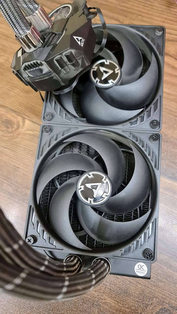 السلام عليكم متوفر مبرد مائي اصلي مستعمل قليل جداً اخو الجديد Liquid Freezer ll 240 
سعره 165 وبي مجال بسيط
متوفر توصيل لكل محافظات العراق ***********
