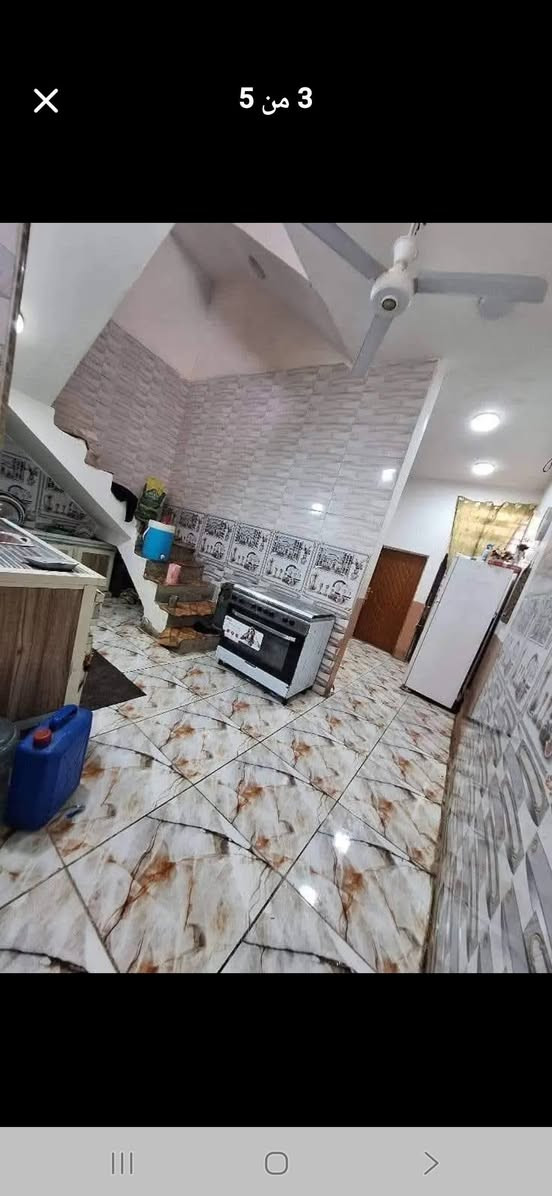 بيت للبيع في الامن الداخلي شارع الضغط بناء جديد صب كونكريت مسلح طابقين يحتوي البيت على  3 غرف نوم استقبال مطبخ كراج صحيات 2  ارضيه بورسلين البيت طابو صرف وليس زراعي بناء حديث جدا 
للاستفسار 
*********** كربلاء, العراق
