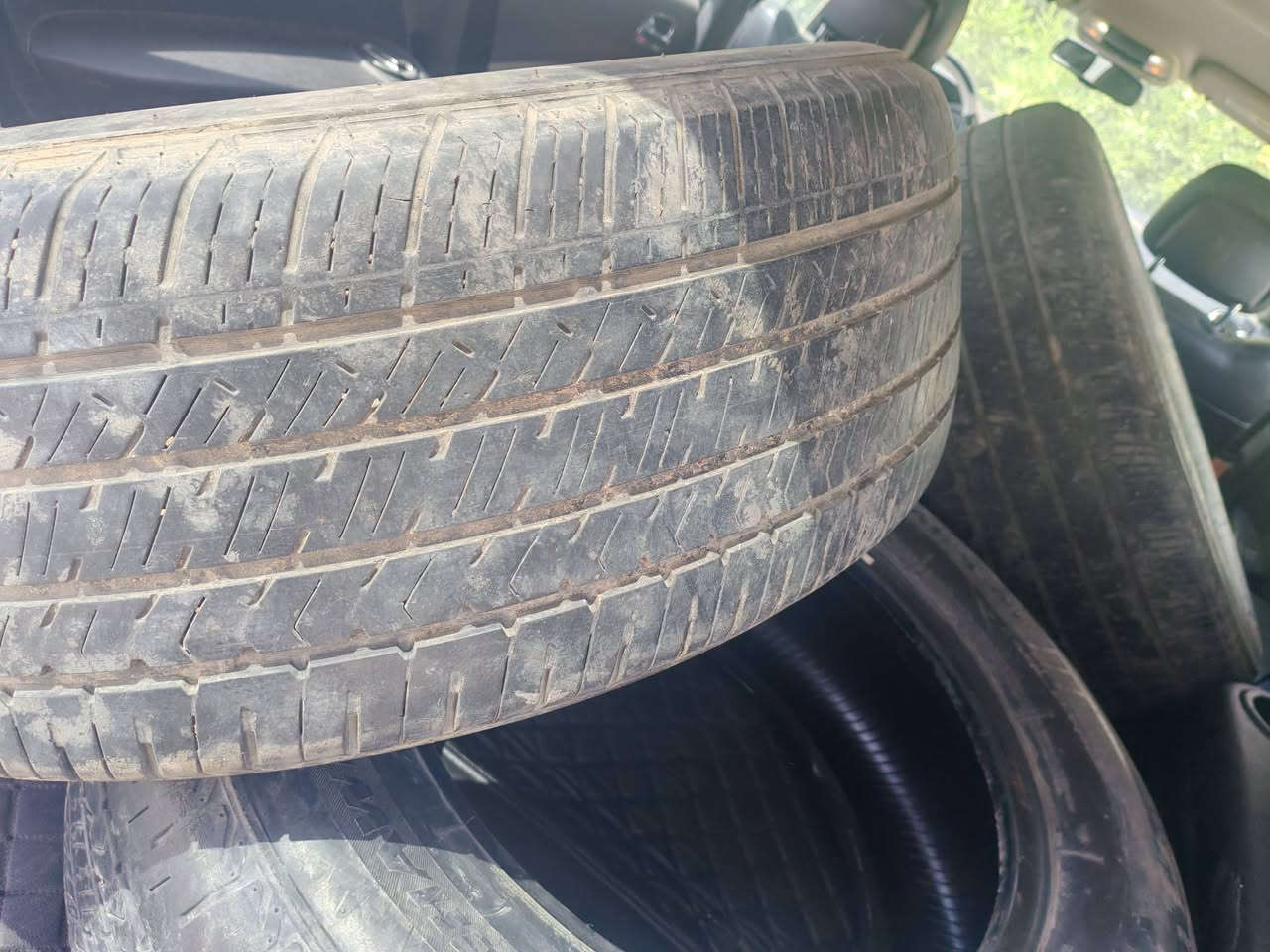 السلام عليكم تاير حجم 18تاير امريكي مال دورنكو العنوان بغداد 255/60R18  108V/  M+S رقم التليفون ***********

