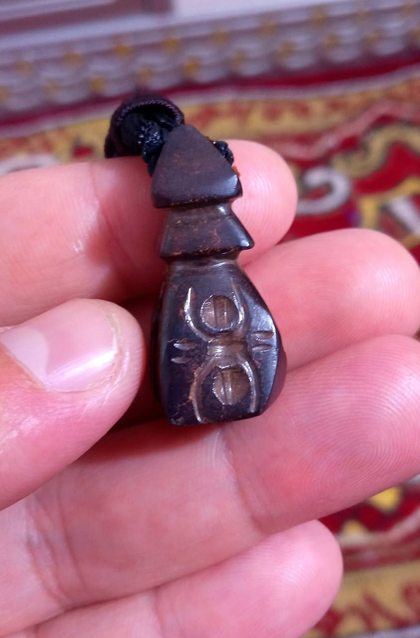 ♦️تبارك الرحمن الرحيم 
♦️قلاده حديد صيني قديمه 
♦️مرصوده ٤ رصود 
♦️للبيع فقط يوجد توصيل


**إذا كنت صاحب هذا الإعلان وتريد حذفه لأي سبب، رجاءا أرسل رسالة إلى الدعم الفني**