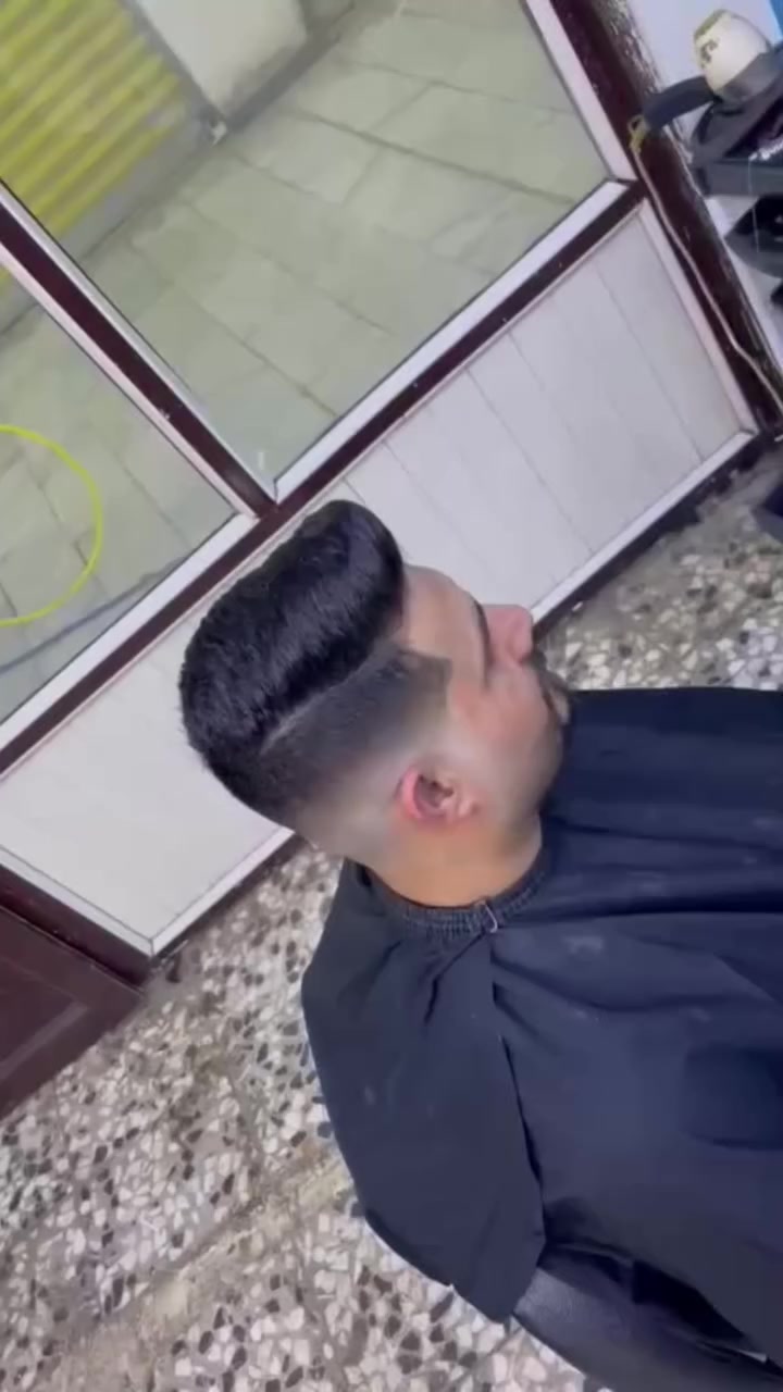 حسن✂️💈
العنوان :سوق قلعه سكر  - قيصريه العويس مجاور السناد فون 
حلاقه اللورد 
واتساب ***********
