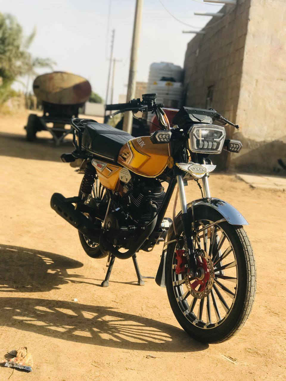 سلام عليكم دراجه سيفان للبيع موديل 25 كفاله عامه كله وضع شركه اوراق بغداد كهربايات  كله شغاله مكان واسط العزيزيه السعر اتصل ودلل ***********
