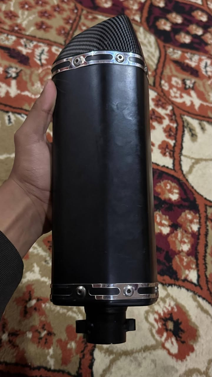 السلام عليكم صالنصه رياضي رعب مستخدمه بس فحص السعر 35 وبيها مجال المكان الرمادي جويبه الرقم 
***********
