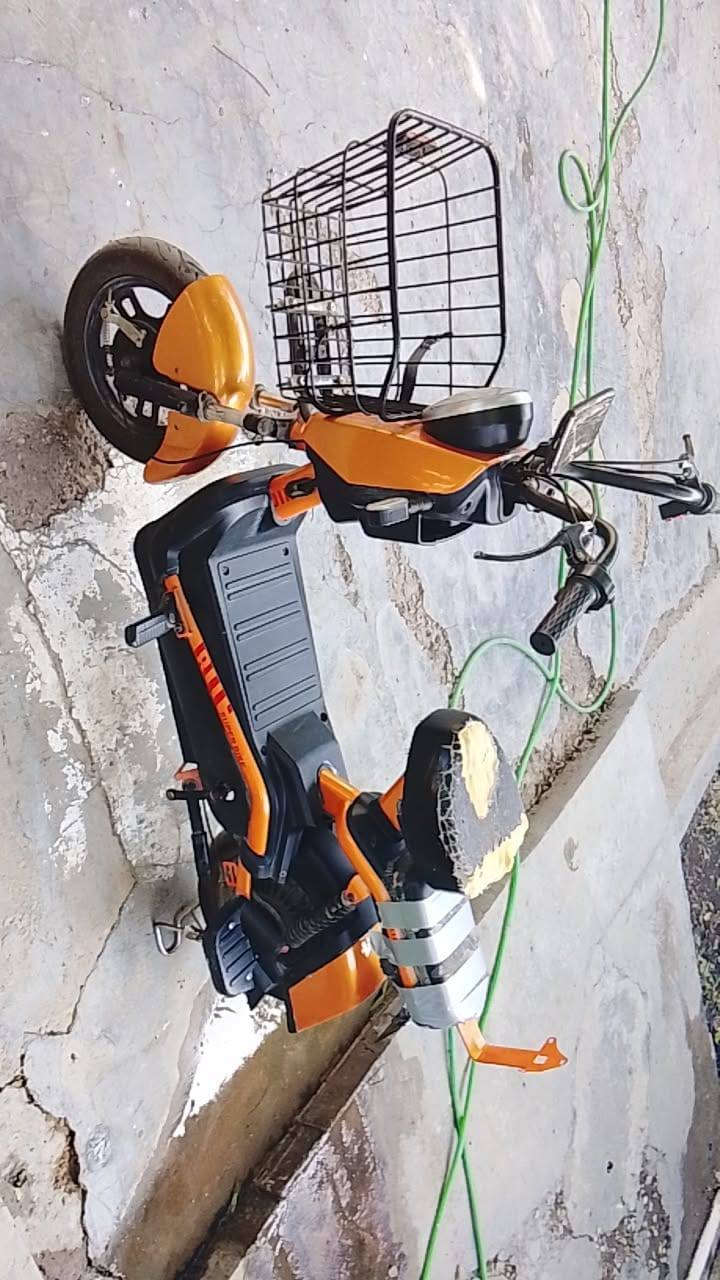 دراجه شحن حجم 14 للبيع
لون مشمشي
سرعه 45
فول مواصفات
بطاريه نص عمر
دراجه حلوه ونضيفه 
3 گير
السعر 250 الف 
وبيها مجال حك الجيه 
المكان 📍
بغداد العامريه نهايه شارع المضيف
واتساب 
***********
