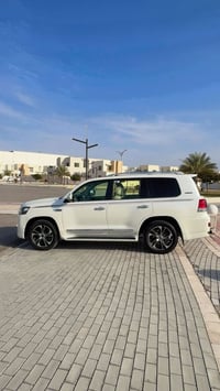 لاندكروز • ٢٠٢١ • ١١٠ الف