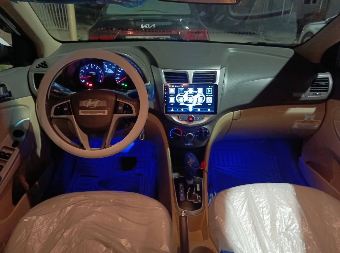 سلام عليكم.. اكسنت مضلع كوري مديل 2014  ماشيا 128 كيلو متر رقم اربيل راعيها بل موصل شرط تحويل السياره بدون صبغ بيها اربع اصابع بارد جوه البك ليت وبيها شخط بل جاملغ اليسار واضح ما مصلح يعني اذا تريد صلحو مسحت كرت مو مال صبغ او تقليم... السياره تخم تايرات جدد مكينا وكير شرط لا صرف ولا نفخ ولا مفتوح شرط.. مكينا دوش كير اي تي المرغوب تايا السبير ما نازله والله . . السياره جديده وخير من الله السعر (115) $او بيها مجال خابر وتدلل 🌹 رقم الهاتف (***********) مكان السياره جانب الايسر
