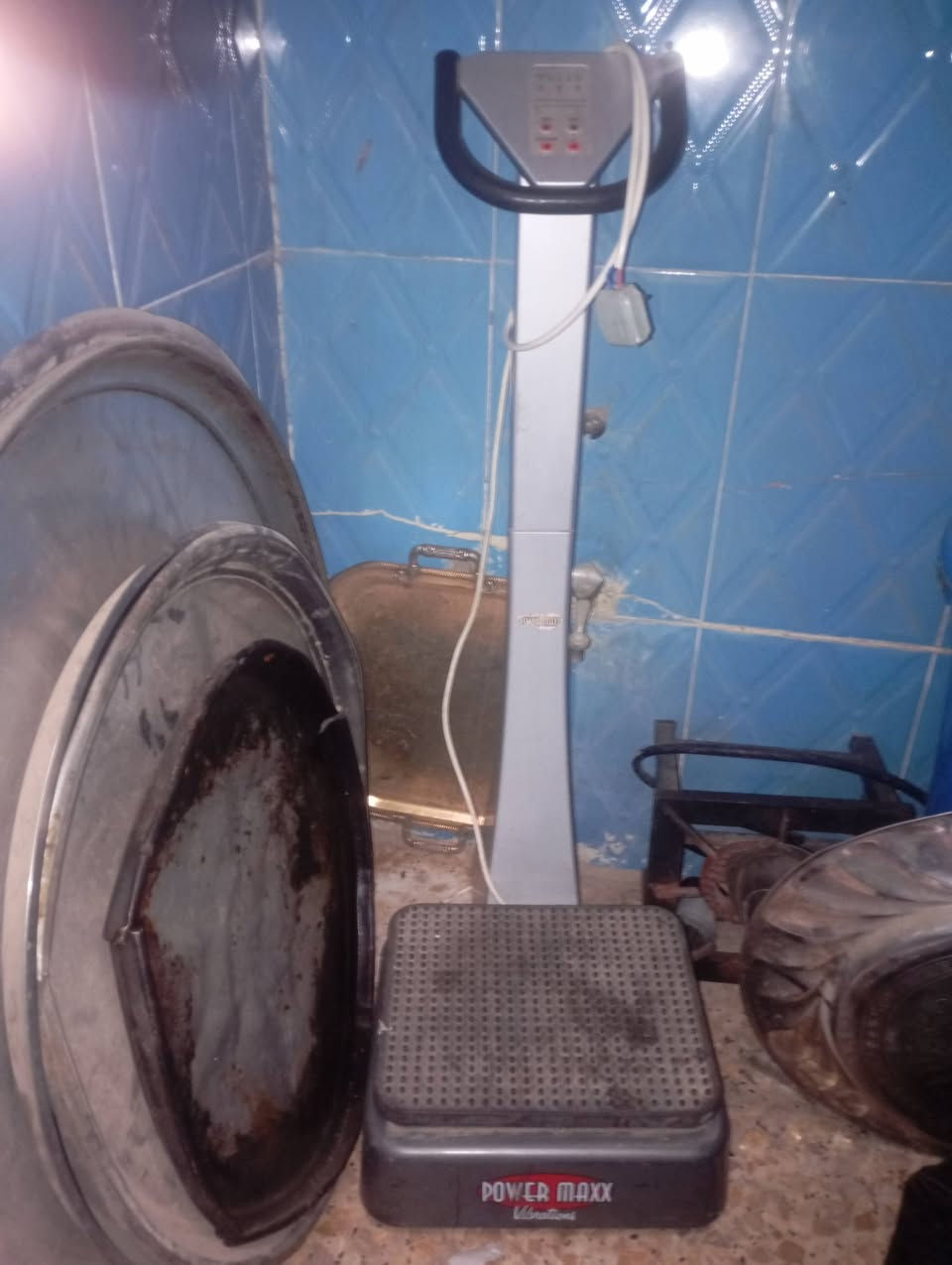 جهاز هزاز وتدليك قوي سعره ٥٠ وبي مجال الرقم ***********
