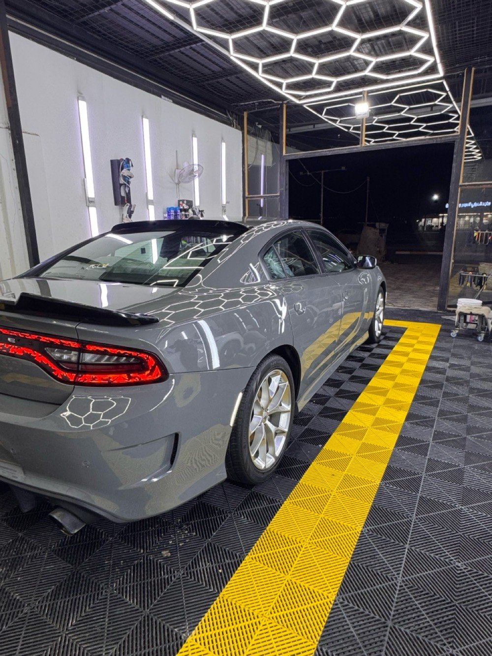 رمضان كريم
چارجر خليجي ٢٠١٨ 
گير ثمن نمر ومكينة ستة سلندر بالچيس على شرط الأدامة وتبديل الزيوت أول بأول 
حدادية نفض كامل بالكارتون البارحة شديتهة يعني اذا سمعت صوت طگة وحدة السيارة الك ببلاش 
السيارة كلهة كفالة عامة من الضربة والصبغ واللغود والشواصي والأيرباك عدة مكانات بسيطة بارد وأصل السيارة sxt محدثة gt بأحتراف وبالكامل يم مركز tnt الي بزيونة وعندي صورهة قبل التحديث 
السيارة ماشية 85 الف ميل على أيدينا كلهن على شرط ماشامة ريحة الخط 
تخم تاير تايلندي مو صيني هم مصارلة شهر من شديتة 
بوليش وحمام ونانو سيراميك يم مركز الخليج قبل ساعة من كتابة المنشور يعني هاي الصور هسة ماخذهن والشغل شوفة عينك 
الأضافات الي عليهة كالآتي استاذي:-
ليد متغير ٦٤ لون وبي تقريباً ١٢٠٠ حركة بين الرماش والمتغيرات 
شفقة ودفيوزر وملاعيب من شنايزر 
صالنصة رياضية تفتح وتسد شوكت ميعجبك عالريمونت وسطية يعني لا تجيم ولا تنسد والصوت ما شاء الله 
منضومة زينون بالكامل بين البلوجكتر والعدسة 
مواصفات الخليجي معروفة بس للميعرف :-
برمجة مراوح وراديتر بلادي ومناسبة لجو العراق 
فچوچ ودسكات الأمامية مال ثمانية سلندر 
شاشة وشاشة دشبول ومساعد صوتي كلهن عربي بالكامل 
السعر 218 وبيها مجال 
مكان السيارة ديوانية 
***********