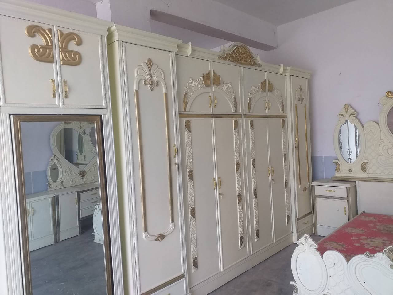 غرفه نوم للبيع السعر مليون و٢٠٠ وبيها مجال للإستفسار علا هذا الرقم ***********او يجي خاص
