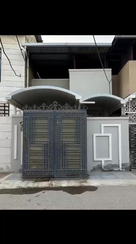 مساحة ١٠٠م
وجه ٥ * ٢٠
بناء طابوك 
سيراميك اسباني الأرضي والجداري
يبعد ١٠٠م عن شارع ابو الخصيب السايدين العنوان محلية قرب السوك
السعر 85 قابل للتفاوض***********
