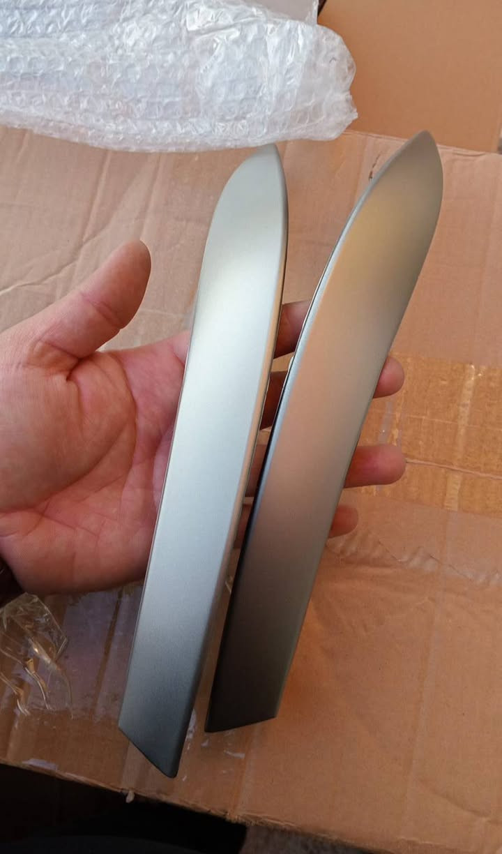 السلام عليكم.. غراض كورلا للبيع يوجد توصيل كل مكان... ***********
1/يدة باب اصليه تفصيخ داخلية 15الف... 
2/قفل جنطة كهربائي 25الف.. 
3/لاستيك. اصابع خلفيات خليجي تخم. 15الف.. 
4/سيوف دشبول ايطارات تجاري 15الف واصلي 25الف..،
5/حصيرة جنطة كورلا من 2011ل2013 ب20الف.. 
6/تحكم تبريد فرارات  30الف... 
7/جوين تبخير كورلا خليجي  15الف... 
8/فسفورات لد دعامية خلفية زوج15الف... 
9/بك لايتات تخم تجاري 70الف... 
10/لايتات خليجي من 2009ل2013سعر زوج 70الف... 
11/بطاين جاملغ.. 30الف زوج... 
12/قبغ محرك امريكي 25الف... 
13/بلوجتكرات زوج. كزاز 15الف... 
14/شباك امامي مع العلامة 35الف.. 
15/بلك. ليزري امريكي 40الف... 
16/نيكل نهاية الباب تخم 30الف...
