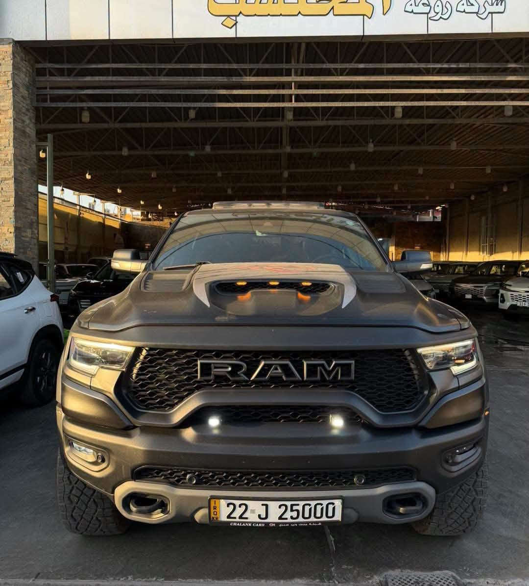 السلام عليكم للبيع TRX كلين تايتل ورقم مميز

* الموديل: Ram 1500 TRX Crew Cab 4x4

* سنة الصنع: 2022 ماشيه 23 الف ميل

* المحرك: 6.2L Supercharged HEMI V8

* القوة: 702 حصان

* ناقل الحركة: أوتوماتيك 8 سرعات 

* اللون الخارجي: Diamond Black Crystal Pearl (أسود لؤلؤي)
مغلف bbf mate بالكامل
مع كتاب تضليل 

* الداخلية: Black Interior / Black Seats (أسود)

✅ TRX Level 1 

* مقاعد جلد فاخرة (Leather-Trimmed Bucket Seats)

* دواسات Mopar رياضية من الألمنيوم

* تدفئة المقاعد الأمامية

* صندوق تخزين أسفل المقاعد الخلفية

* دعم قطني كهربائي لمقعد الراكب (4 اتجاهات)

* مقاعد السائق والراكب كهربائية 8 اتجاهات

* إنارة صندوق التحميل

* مقود مدفأ

* دواسات قابلة للتعديل

لاونج كونترول launch control 

* سقف بانورامي مزدوج (Dual-Pane Panoramic  Sunroof)

* حساسات أمامية وخلفية مع نظام التوقف (ParkSense Front & Rear Park Assist with Stop

السياره عليه تزويد واضافات وبرمجه ومراوح بحوالي 10 الاف دولار
جاهزه وكامله من كلشي 
السعر راسلني واتس او ماسنجر مناسب بالنسبه للسوك وللنظافه والتجهيز وكلشي بيه

مكانه السيديه او اليرموك 
***********
