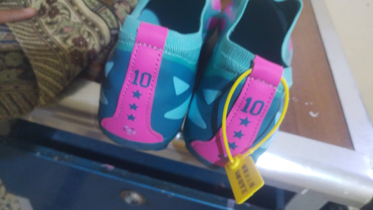 السلام علیکم شباب لابجين للبيع حذاء ميسي 2026 بدون قيطن السعر خاص قياس 45 سعر بلاش ***********
