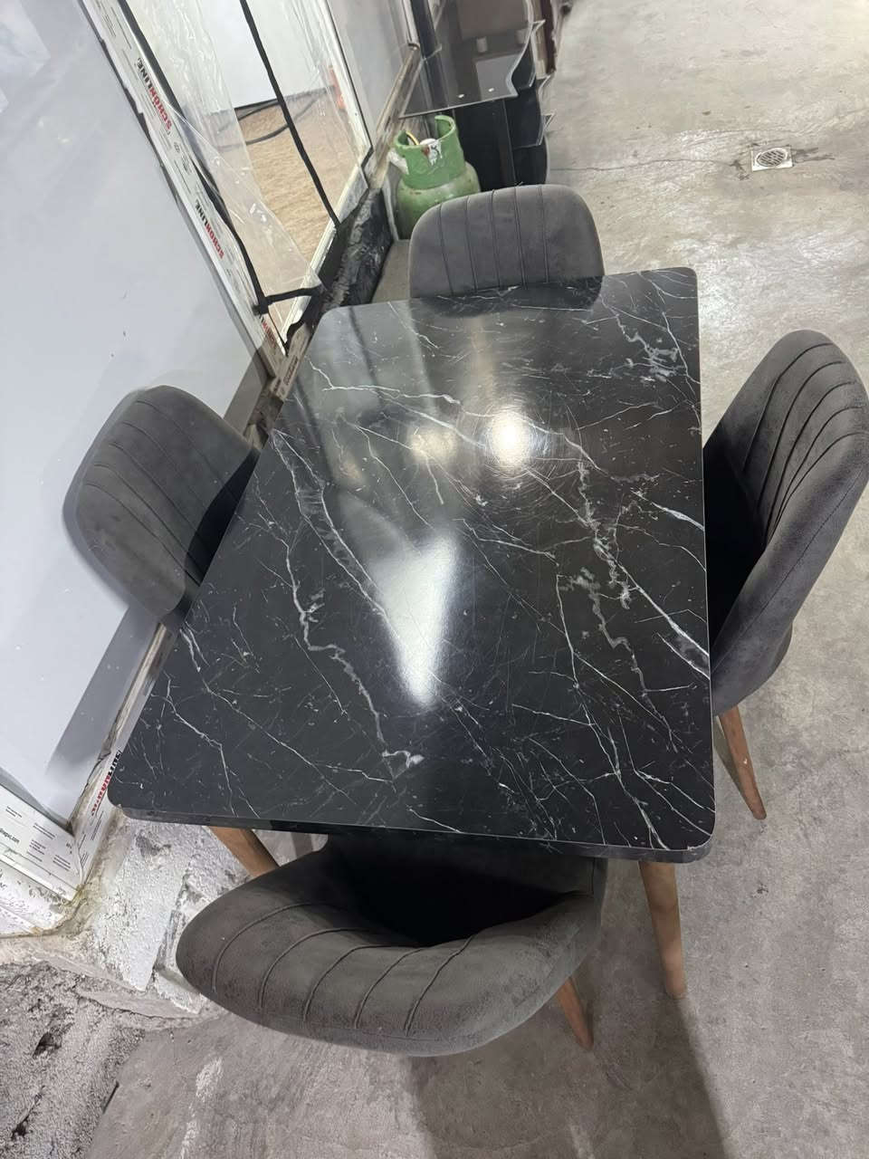 مجموعه اغراض منزليه للبيع باسعار مناسبه للستفسار ***********
