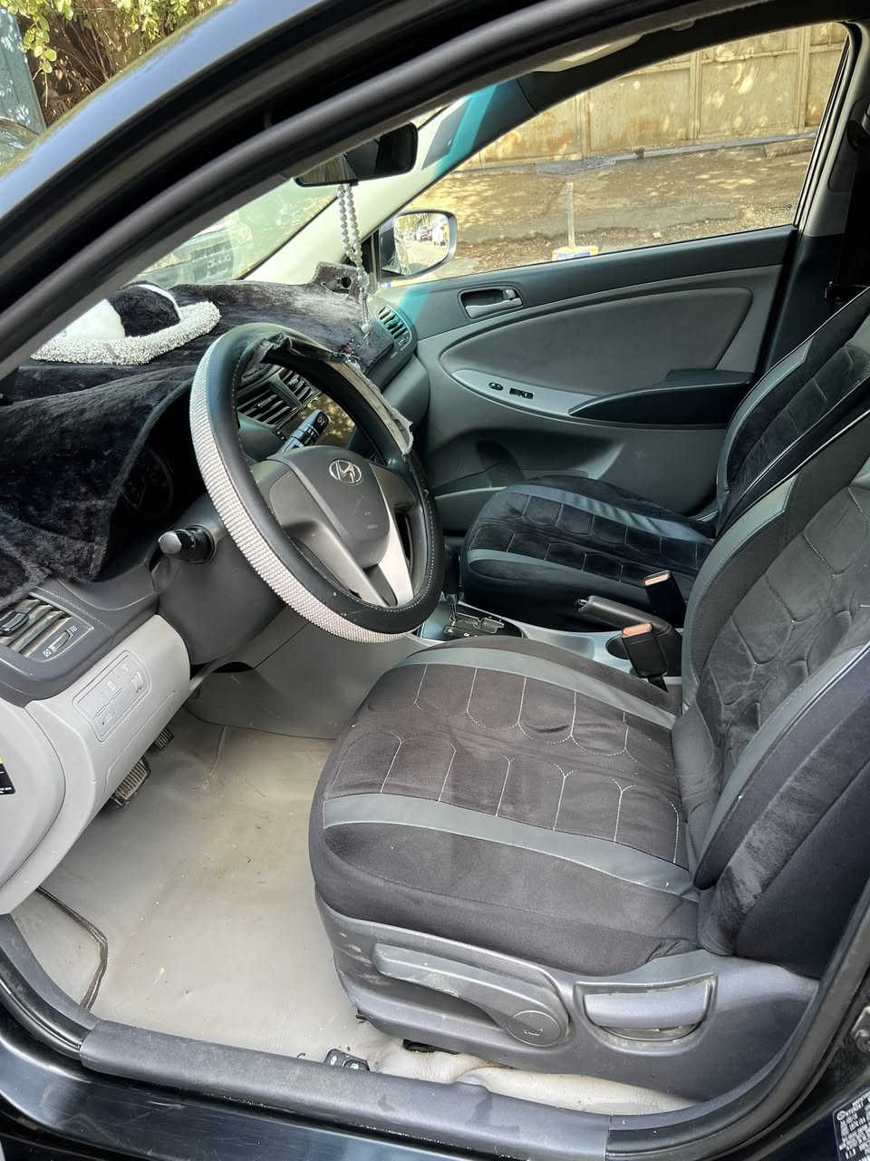 سياره اكسنت 2017 او تامتيك سياره نضيفه كلين بدون صبغ بسه بيه ضربه بسيطه بالبيان اليمنه بدون تعديل رقم هاتف *********** مكاني بغداد شارع المغرب خلف جوزات الاعضميه
