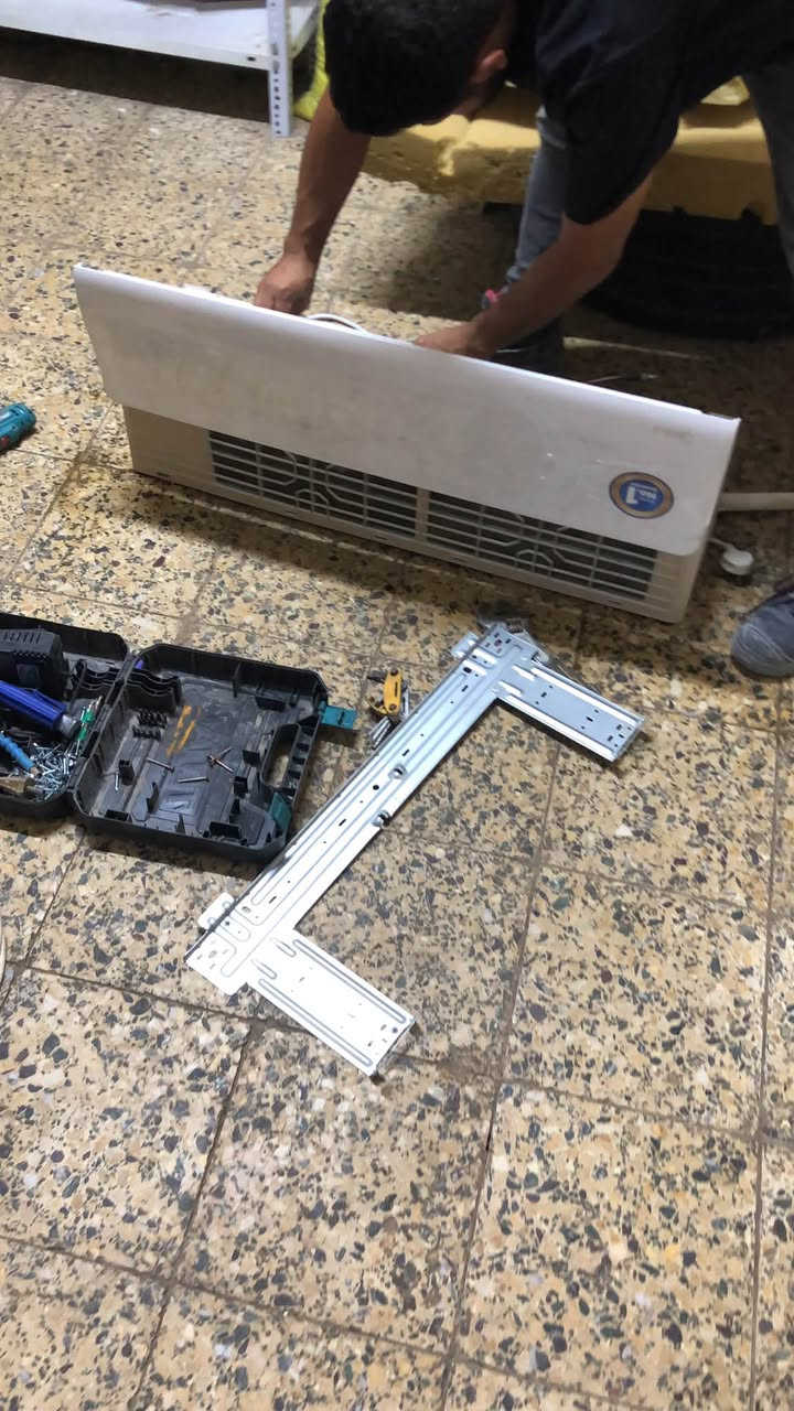 نصب وتركيب أجهزة التبريد والتكييف:
سبليت، شباك، مركزي، مخفي، ثلاجات عرض، مجمدات، وغرف تبريد. مع توزيع مثالي للهواء وضبط التشغيل لأقصى كفاءة.
· صيانة وإصلاح متخصصة:
  كشف الأعطال، شحن فريون، تغيير ضواغط، تنظيف مكثفات، معالجة تسرب الغاز، وصيانة دورية تطيل عمر أجهزتك.
· تأسيسات كهربائية متكاملة:
  تمديد الأسلاك، تركيب لوحات توزيع (مفاتيح أوتوماتيك، قواطع)، مخارج كهرباء، مفاتيح إضاءة، وتأمين أحمال الأجهزة الثقيلة وفق أعلى معايير الأمان.
· حلول طارئة:
  نستجيب سريعاً لأعطال انقطاع التيار، ماس كهربائي، أو ارتفاع مفاجئ في الأحمال، مع ضمان بيئة عمل آمنة.

***********
