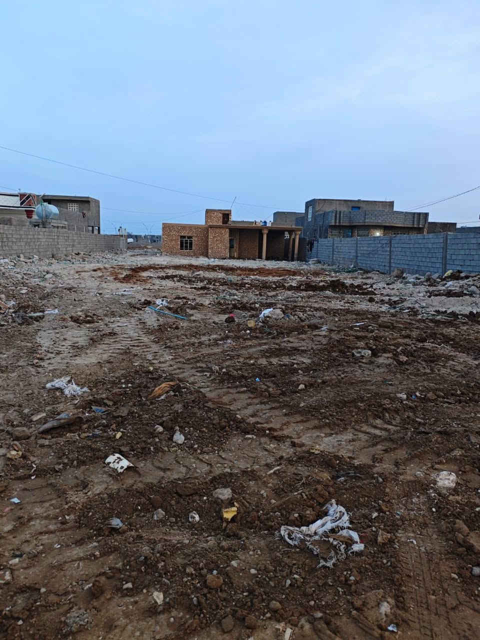 سلام عليكم بيت للبيع في شراع وباقي لستفسار عله رقم ***********. ***********
