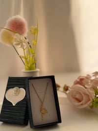 گلاده • قلادة • اكسسوارات نسائية • مجوهرات • اكسسوارات بنات • توصيل