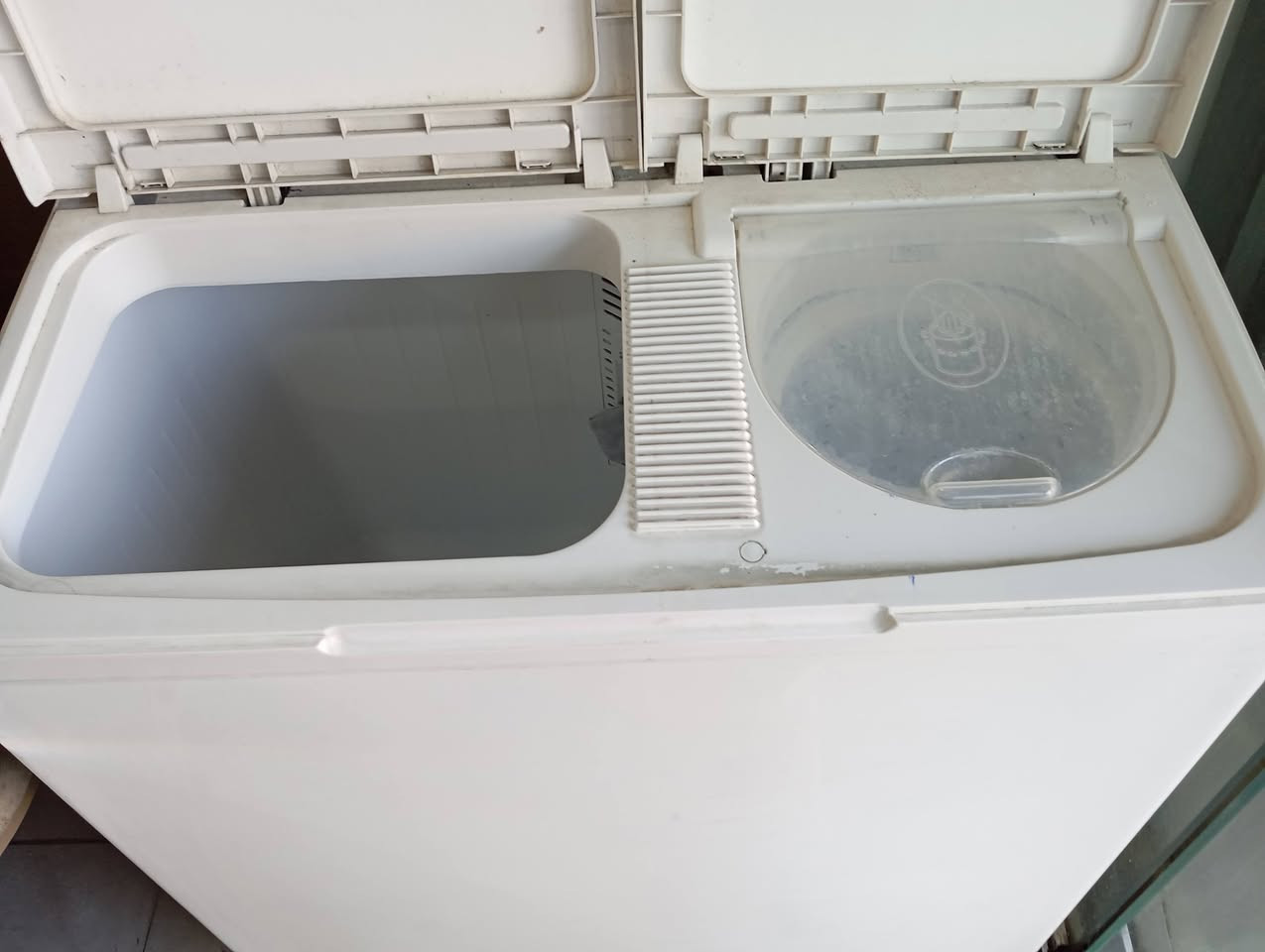 للبيع
أغراض منزليه نظافه فول استعمال
جدا قليل 
ميز طعام مع 6كراسي
غساله ملابس 
ثلاجه حجم 14
سنك مرمر هيكل المنيوم ابواب بالون بالون بريص قياس 130
هفلان شارع سيد طيب 
للاستفسار ***********
