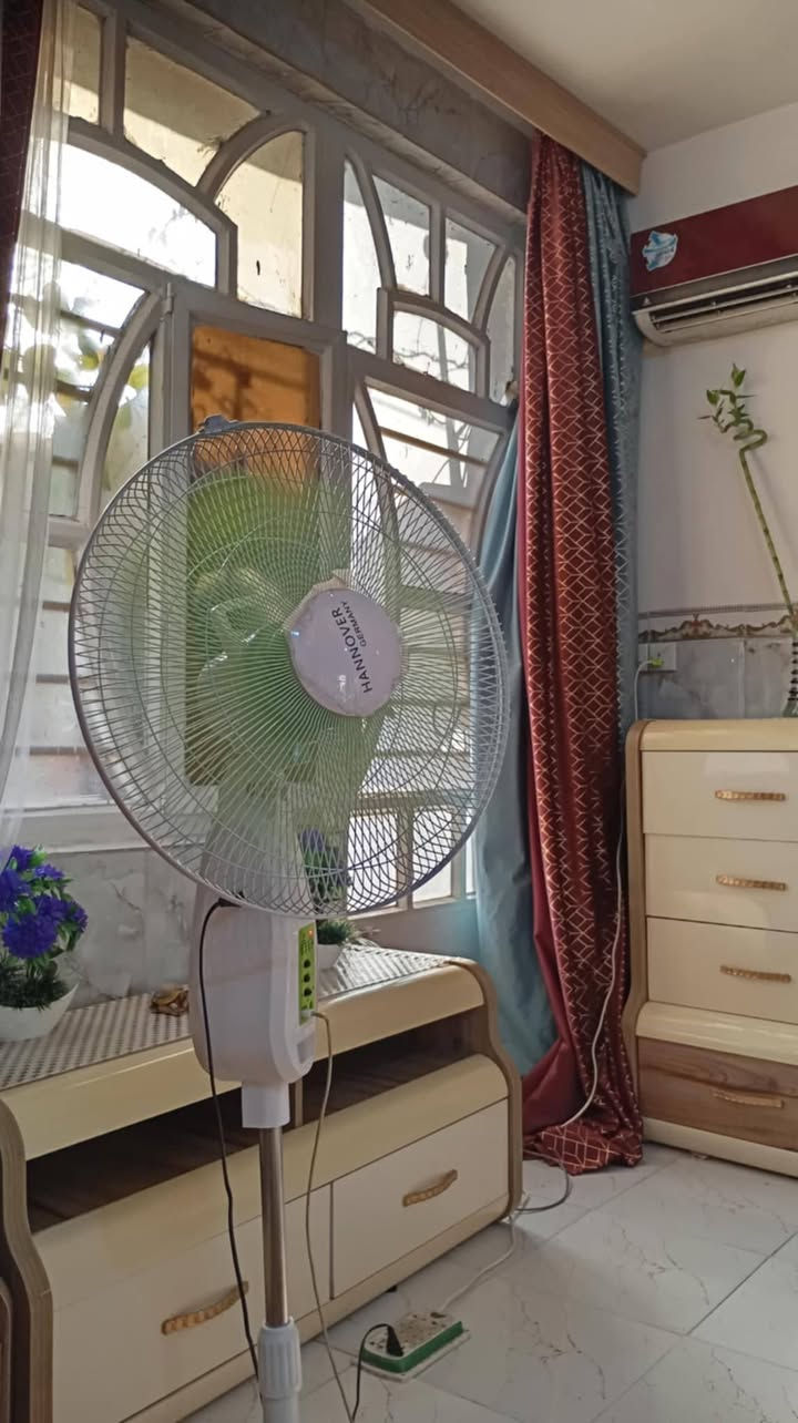 غرفه نوم للبيع للاستفسار واتساب ***********
