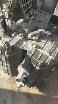 فإن كامل مال كيا حمل فحل مفتوح 
الفريز شغال التدفئة ما تشتغل ٦٠ الف
***********
