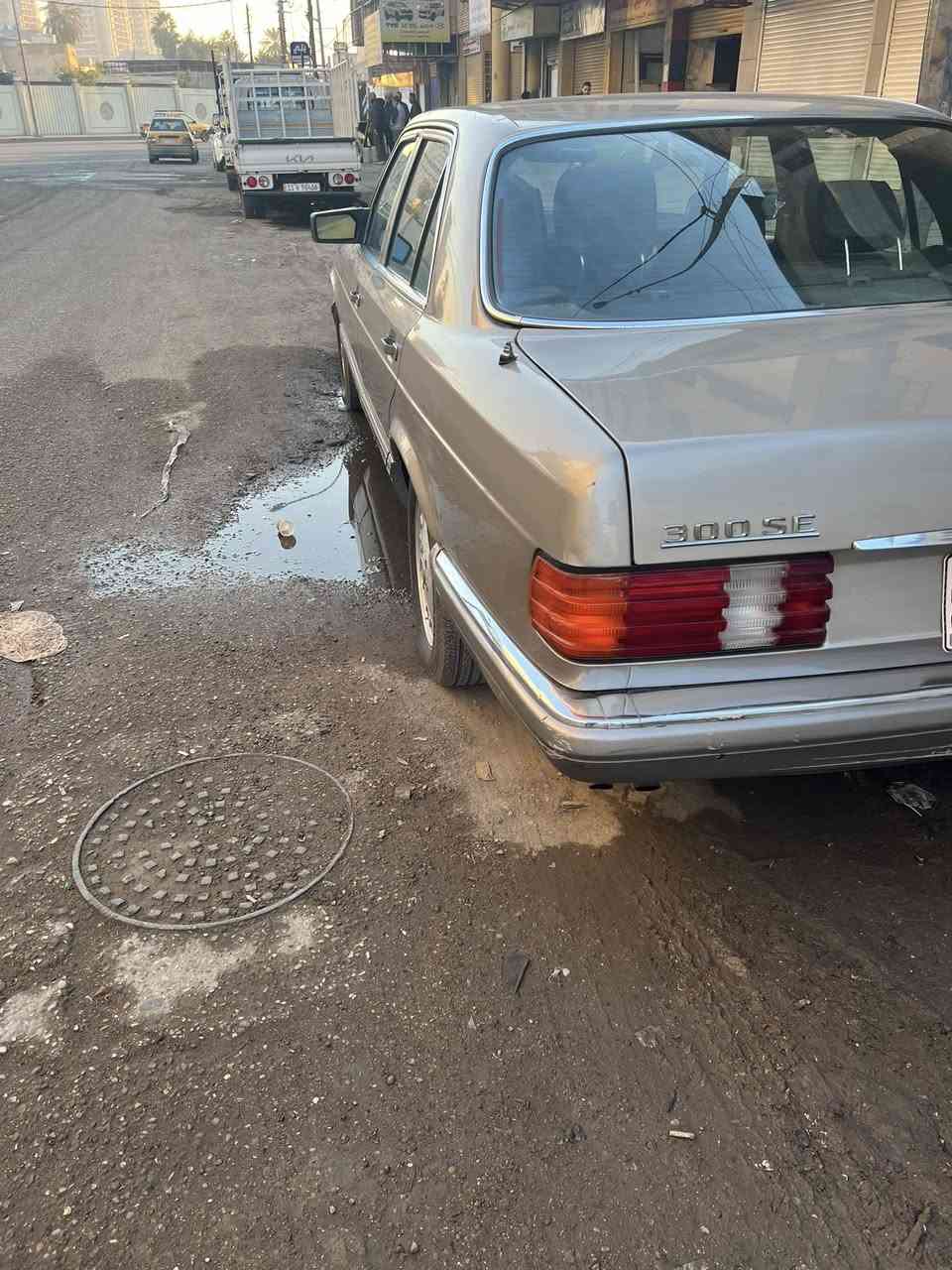 السلام عليكم ،مارسدس 300S موديل 1988 وارد يابان كير ومحرك بلادي قبل شهرين بدلته بدون صرف اوًتبخير السيارة جاهزة من جميع النواحي دبل فيت بم دبل اريل كهربائي يشتغل ويا الراديو
داخلها من النوادر جلد قهوائي كهربائيات كلها شغالة سنتر لوك شغال تخم ويل بلادي
السيارة بدون صبغ فقط الهلالات 
والتبريد من بدلت المحرك انزرف الراديتر مالته
كمبريسر وبطل وفريزر كامل وجاهز فقط تبدل وأديرت وتشحن غاز
السيارة رقم أنبار دولي بآسمي سنويتها لل 2029
هزتها جديدة شهر الواحد
تحويل مباشر مكاني زيونة
للاستفسار اكثر ***********
وأسف عالاطالة وأسف إذا مارديت على التعليقات
