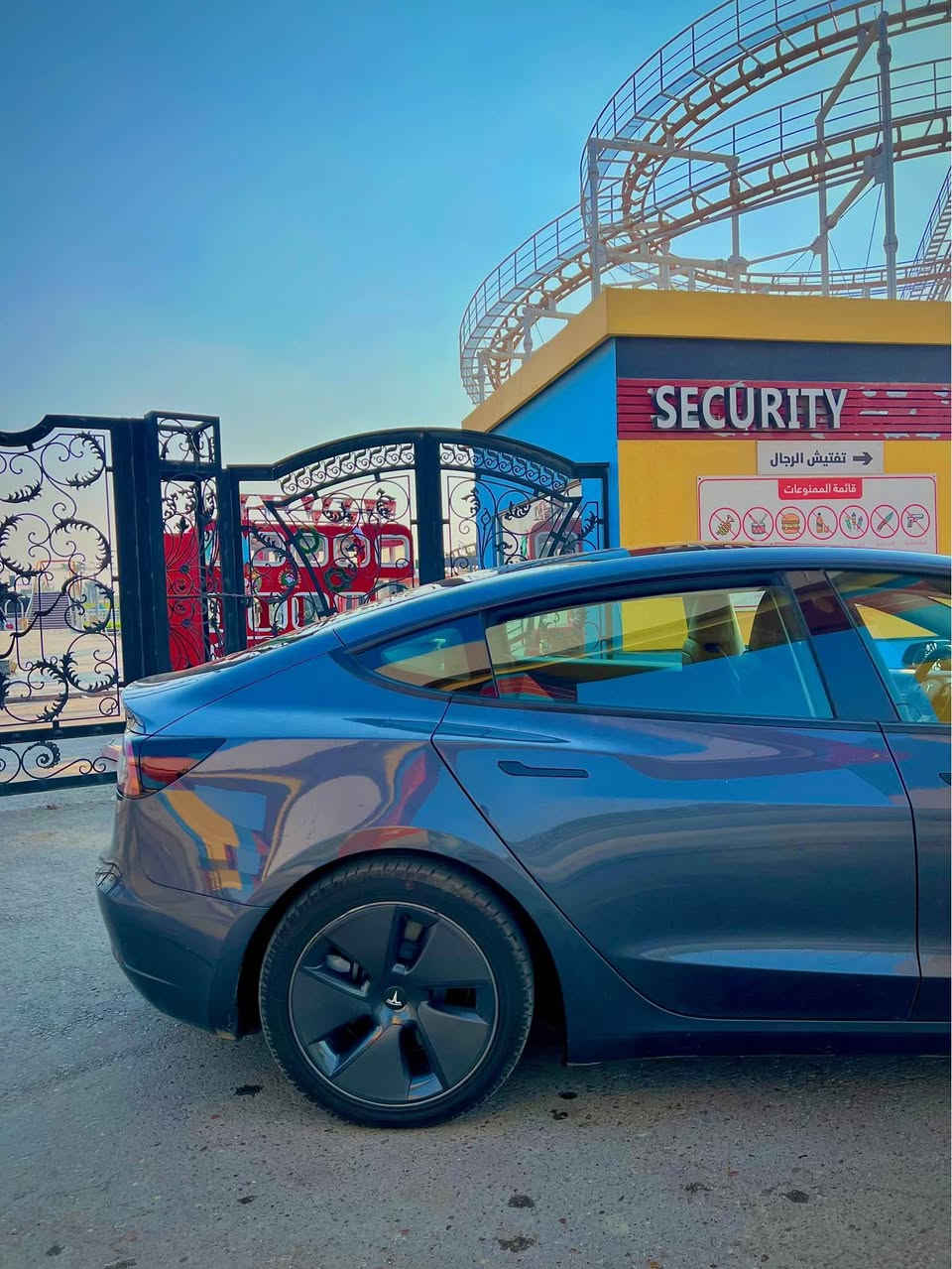السلام عليكم

🚗 تسلا موديل 3 (2023) Single Motor – دفع خلفي RWD ⚡

 • الموديل: 2023
 • محرك واحد (RWD)
 • وارد أمريكي
 • المسافة المقطوعة: 3000 مايل (حوالي 4800 كم)
 • السيارة نظيفة وجديدة

 • حادثها مثل ما موضح بالصورة
 • صبغ قطعتين: بنيد + جاملغ

✨ المواصفات:
 • فول مواصفات
 • شاشة أمامية كبيرة
 • نظام Autopilot للقيادة المساعدة
 • كاميرات محيطية + حساسات
 • سقف زجاج بانوراما
 • مقاعد كهرباء مع تدفئة
 • نظام صوتي ممتاز
 • شحن لاسلكي للموبايلات
 • دخول وتشغيل بدون مفتاح
 • تحديثات نظام عبر الإنترنت (OTA)
 • أنظمة أمان متقدمة

📍 المكان: بغداد – حي الجامعة
💰 السعر: 155 ورقة وقابل للتفاوض

📞 للاستفسار:
***********
***********
أو على الخاص بغداد, العراق
