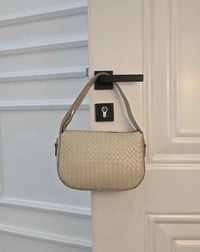 اكسسوار شخصي • ٢٣×١٦سم • توصيل لجميع المحافظات