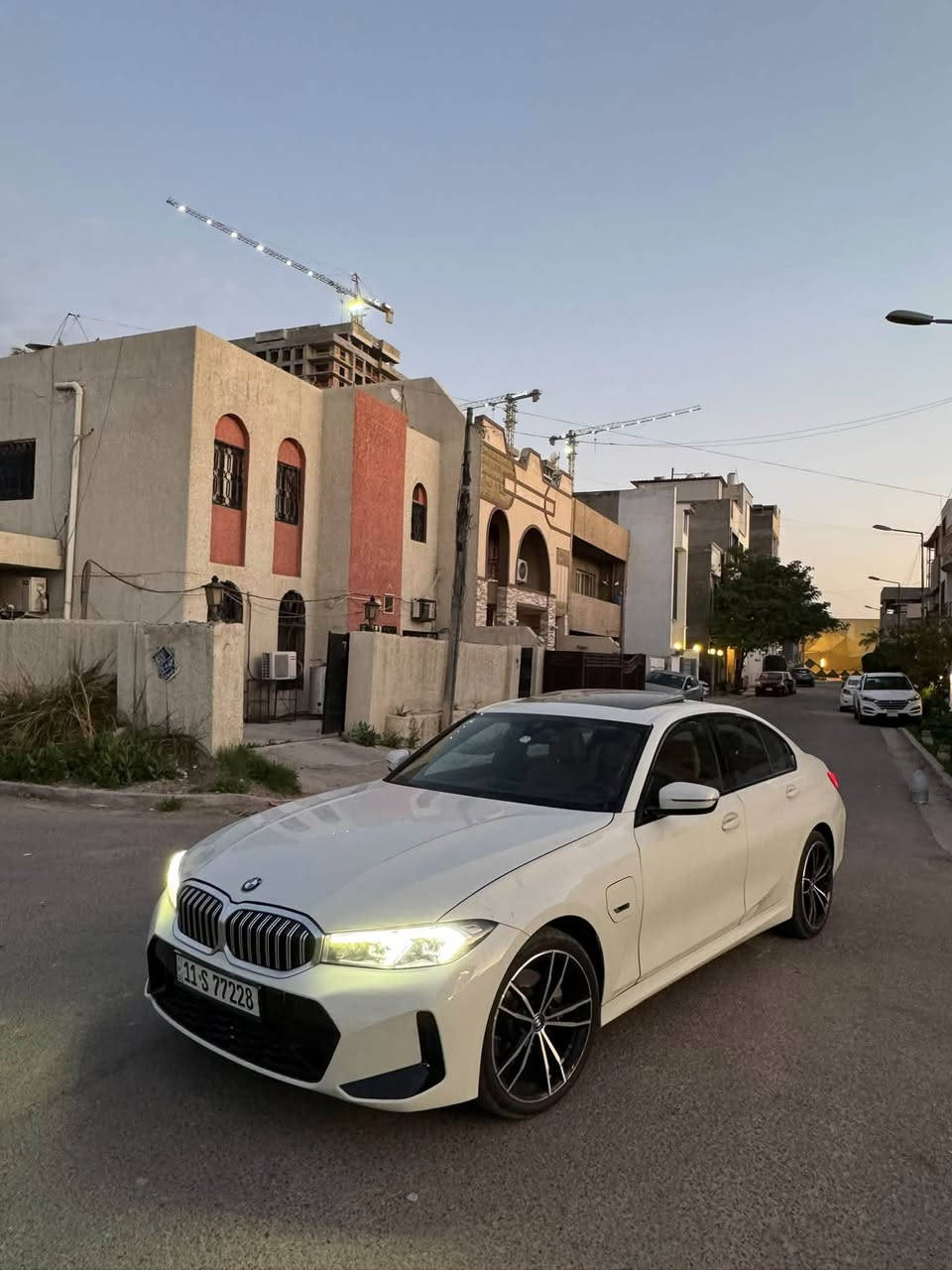 سلام عليكم
BMW 330e plug in hybrid M package 2023

موديل 2023 الشكل الجديد رقم بغداد

ثلاث وضعيات قيادة (بانزين / هايبرد / كهرباء)

ماشية 33 الف

المواصفات : 

شاشة متصلة 

تدفئة كشنات 

ميموري سيت

لدات داخليه 

فتحة سقف 

داخل جلد القرميدي  

وبقية المواصفات معروفه 

حادث السياره حافة  البنيد ومبدل نفس الون   
وتقريبا شبر من باب السائق صبغ فقط  

 بدون دواخل  
ايرباك دركة وبرده وراجع اصلي 

السعر290 ورقة وبيها مجال

موجود واتساب ***********
