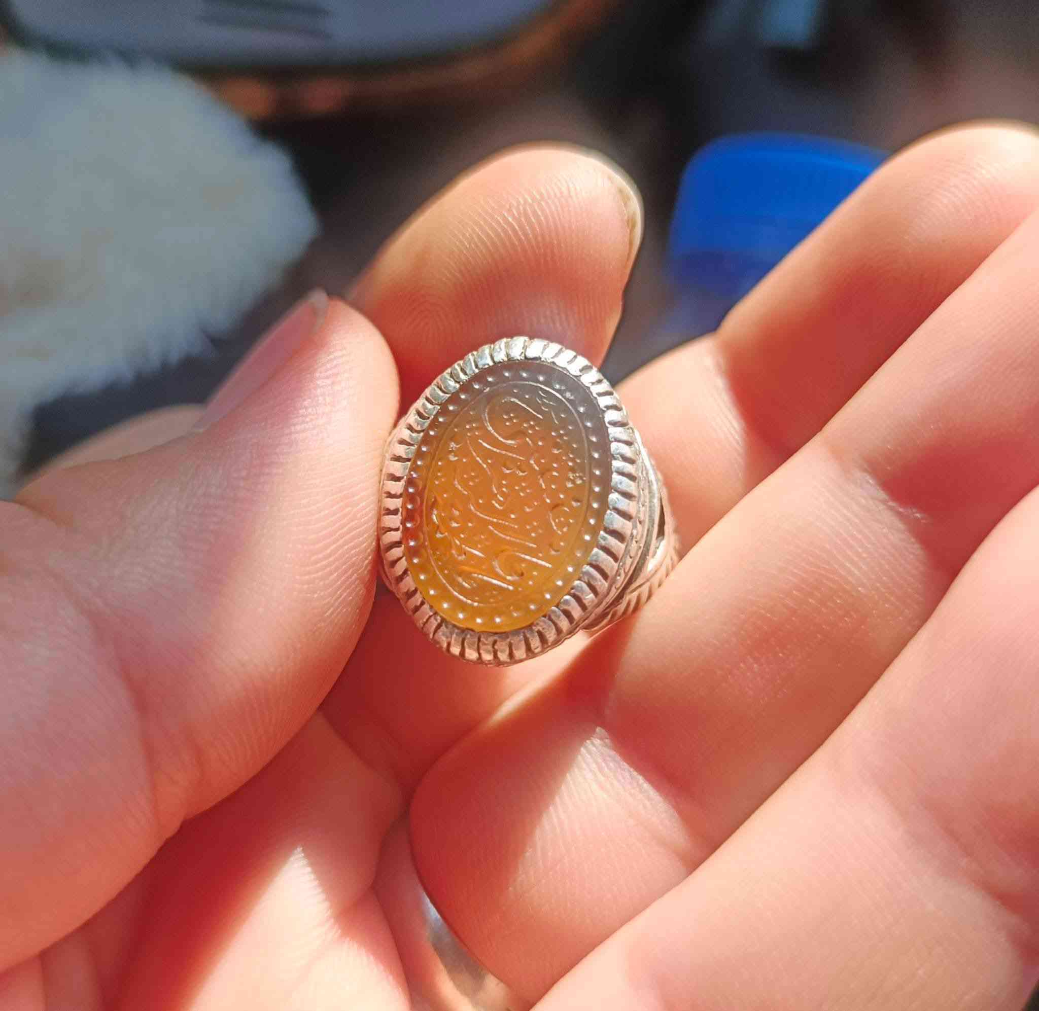 السلام عليكم يماني حر تحفة مخطوط خط احترافي موقع بأسم الخطاط (يافاطمة الزهراء اغيثيني) صياغه ثقيله سعر 70 مكان ناصريه  توصيل موجود ***********
