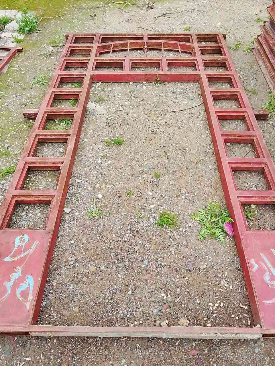 شبابيك وملابن للبيع الاتصال ع رقم  ***********
