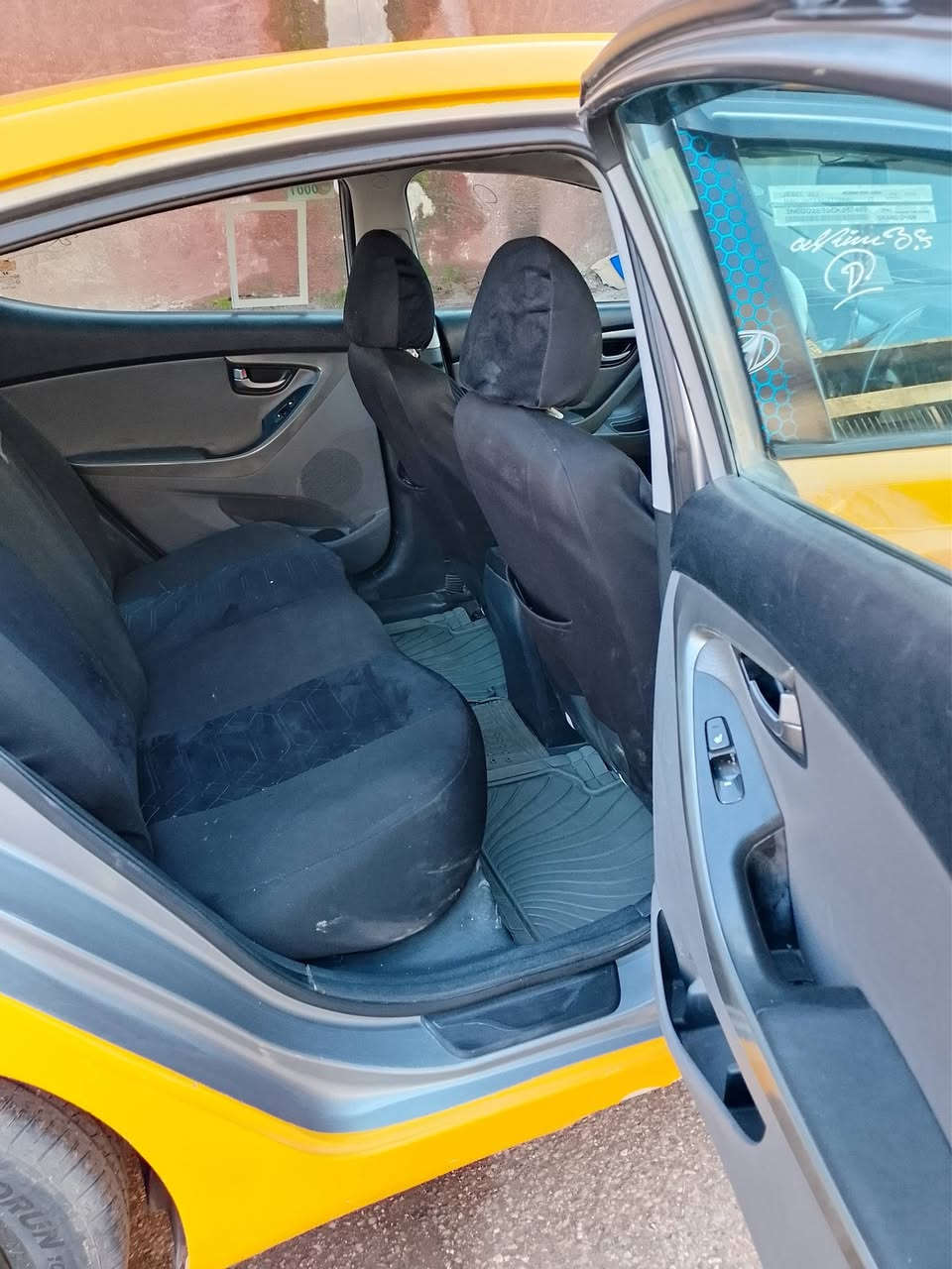 السلام عليكم النتره 2012 مشروع وطني سياره بسمي سنوي جديده غرمات صفر هي صفر شرط التحويل محرك شرط وكير شرط الضرر جاملع وبوند بدون دواخل طالب عليه 115 وبيه مجال/// ***********////***********
