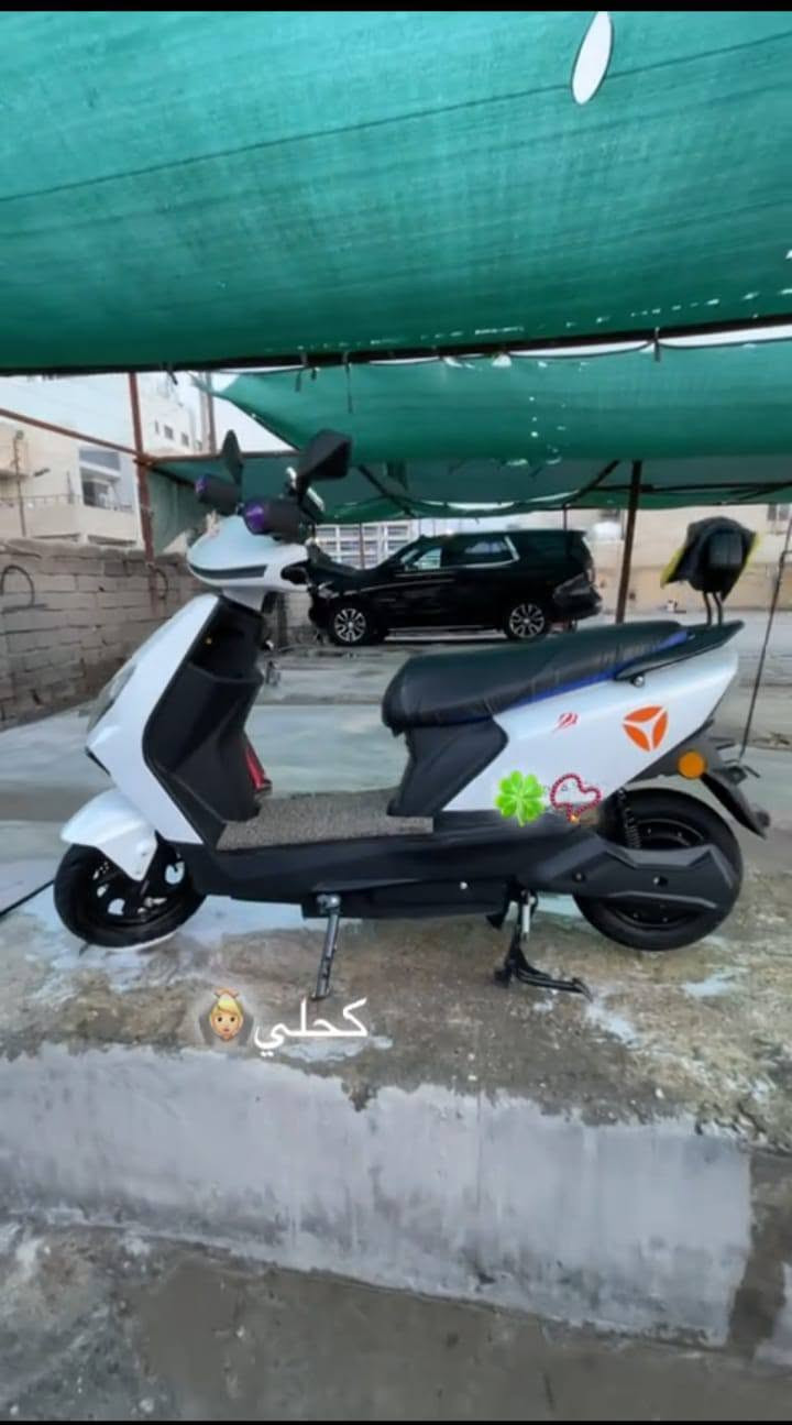 سلام عليكم دراجه شحن RNنضيفه 
نمرتين وبيه ضمان سنتين علاه ملاف وبطاريات ملاته 
علاه (شركه ياديا)رايده 700(50)سرعته (مكان البصره تنومه صالحيه)(***********)
