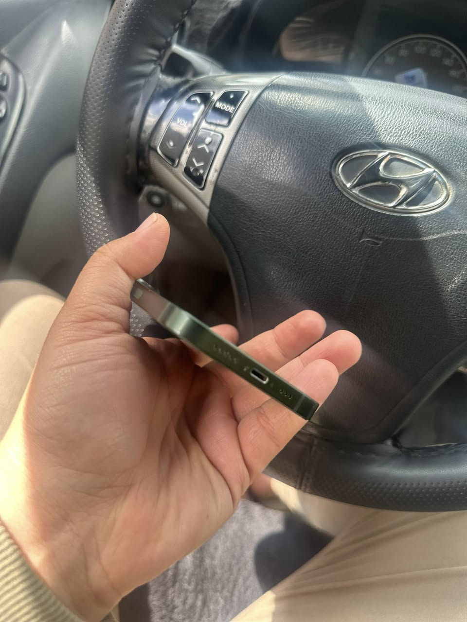 ايفون 13 عادي
ذاكره 128
بطاريه 95
تك سيم
نضافه 95‎%‎ السِعر 400 الف
***********
***********
