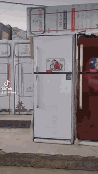 ثلاجه حجم 28 لعلوان مدينه صدر لوفلي قرب سوق دجاج هاذ رقم07700277983