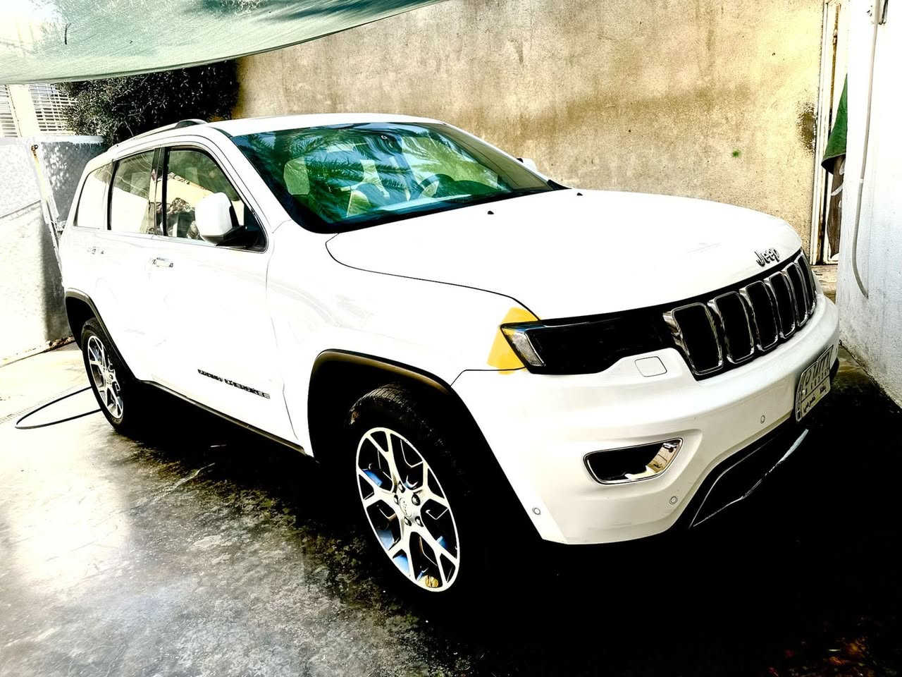 سلام عليكم
جيب 2022
لمتد فول خليجي   
ماشيه 70كيلو 
داخل اسود وبيجي 
فور ويل 
بيهه ماكنين  مأشر بالصور ع كد اصابع بارد + صبغ
السياره جاهزه وجديده كل نقص مابيه كفاله من الدعاميه للدعاميه 
مكان بغداد الأورفلي 
السعر 32 الف 
***********
