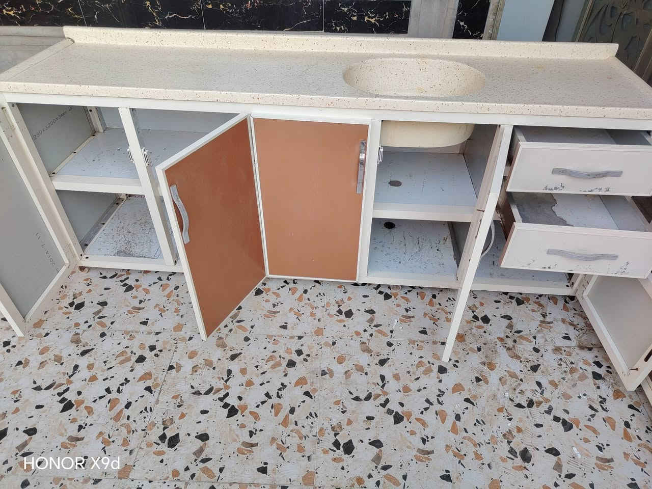 كاونتر تفصال حطاطه 6 أمتار فول نظافه سنك مرمر الشراي يتصل أو يدخل خاص *********** مكاني كركوك حي الحجاج
