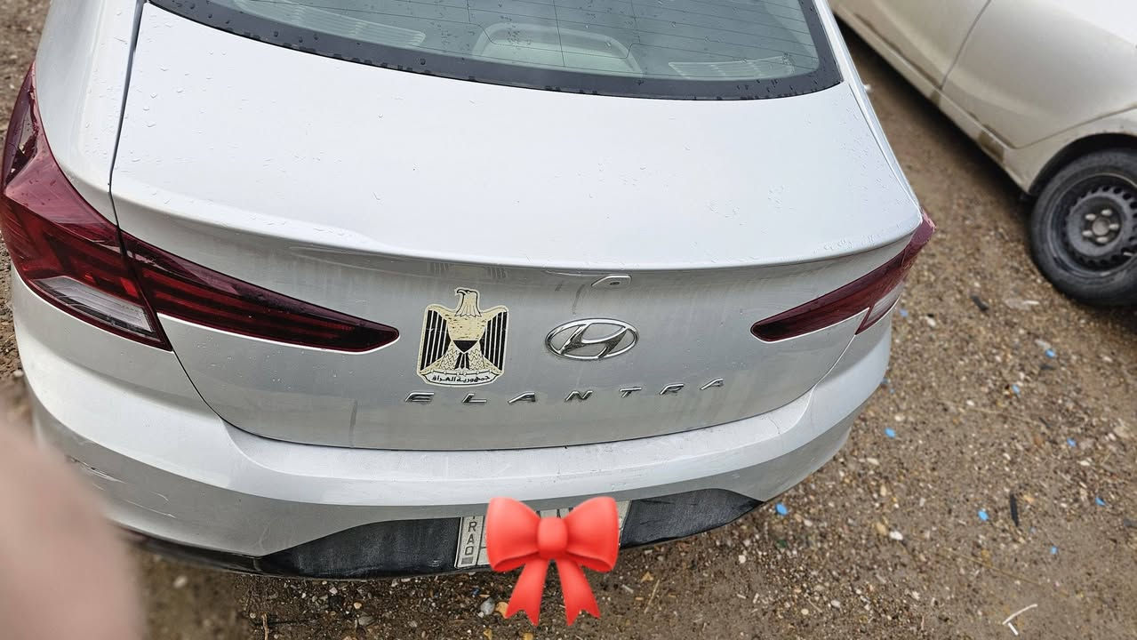 السلام عليكم 
النترا وارد امريكي موديل ٢٠١٩ سيارة نص فول موصفات تحديد مسار 
مانع انزلاق 
رادار امامي 
٣ وضعيات قيادة 
تحكم مقود جهتين 
وباقي المواصفات المتعارف عليهة 
سيارة ماشيه ٨٤ مايل قابل للزيادة 
رقم ديالى تحويل ثاني يوم 
ضررها بونيد فقط مبدل بأمريكا بلادي نفس اللون صور حادثها موجودات 
للأستفسار اتصل *********** 
غير متواجد عل فيس
