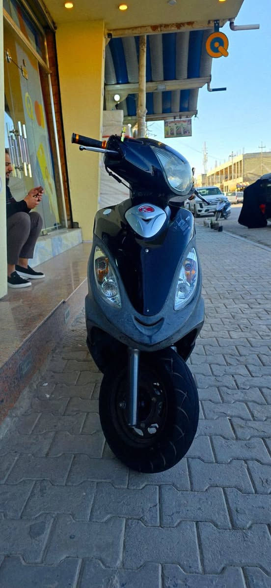 سلام عليكم دراجة كامكو V2 مديل 14 دراجة جديدة صارله شهرين من طالعه من الوكيل سعر 775 وبيها مجال بسيط للاتصال *********** العنوان نجف كوفة نفق المختار
