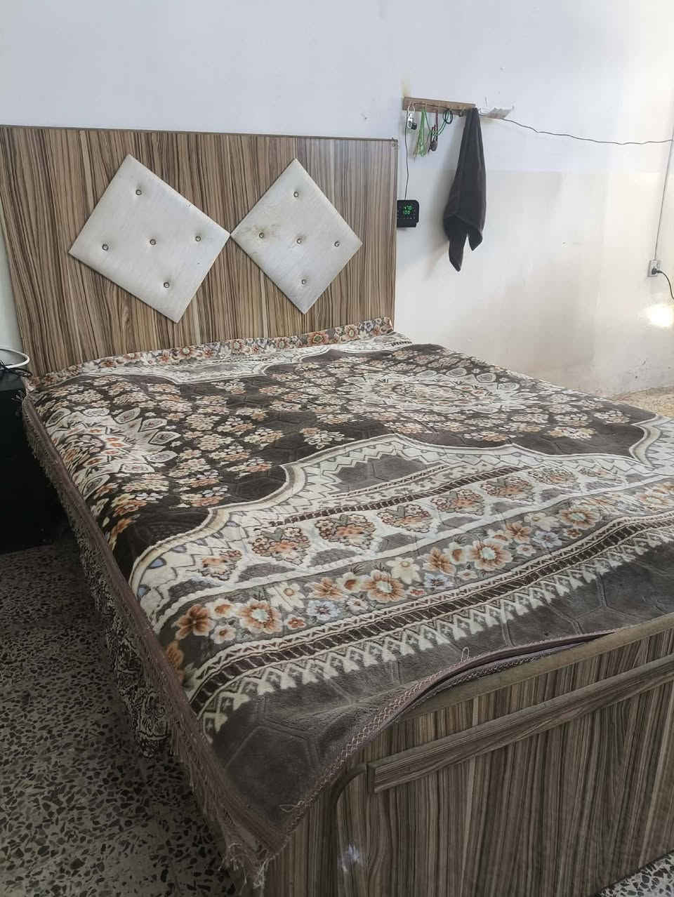 سلام عليكم غرفة نوم بسعر كنتور اخو البلاش فقط ب200 الف وحي الله الشرايه
مكاني داخل الحويجه 
***********
