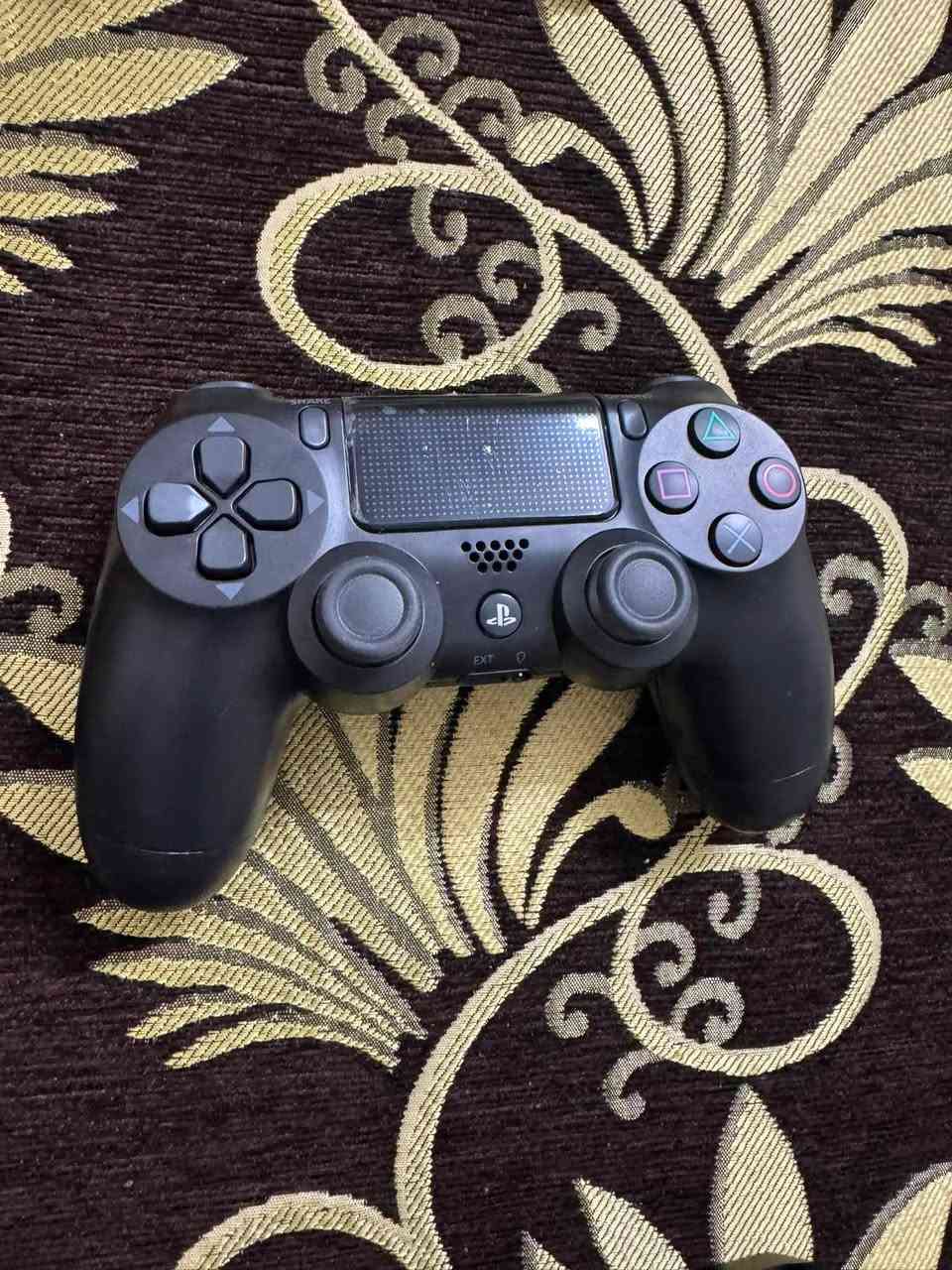 بلي 4 سلم مهكر قرص للبيع ذاكره 500
ملحقات يده وي شاحن وكيبل HD
العاب GTA5 
كول اف ديوتيWWII
ماين كرافت 
بيس18و26


**إذا كنت صاحب هذا الإعلان وتريد حذفه لأي سبب، رجاءا أرسل رسالة إلى الدعم الفني**