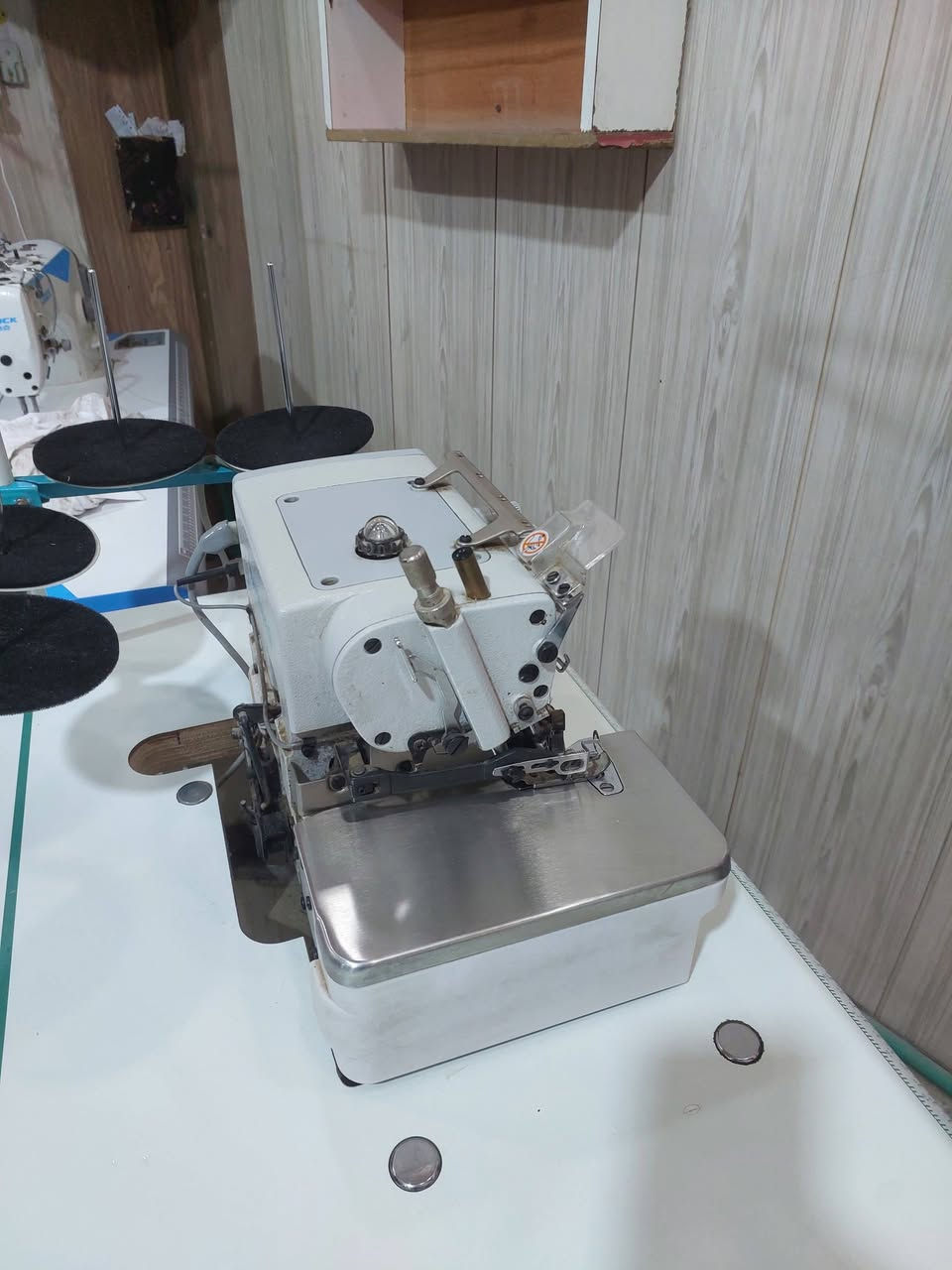 السلام عليكم مكينه خياطه ووافرومكينه دكم للبيع استعمال قليل مابيهن اي عطل اوتصليح للاستفسار*********** ***********

