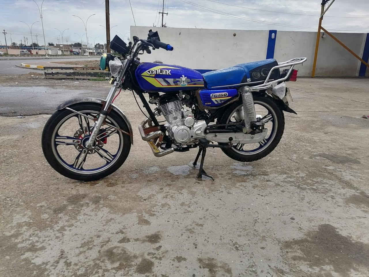 السلام عليكم
سيفان 23 وزن ثقيل  شرط»»»» للبيع 
الاصلي  باب اول0.1 نضافه فول»»» 
نشاط فول 🔥
طيران ✈️
محرك كيرشرط مامفتوح نعومه فول»»»» 
كهربائيات كلها شغاله درع امامي نشرات»»» 
 موطور مال جناي مامتعوب»»»» 
ملاحضه........ 
رجاءءء الموشراي لاتكسر بحلال ناس كلشي»»» 
 موجود بل سوك. 
السعر450 وبي مجال 
الاتصال ***********»»»»
     ***********»»» 
المكان بيجي.
