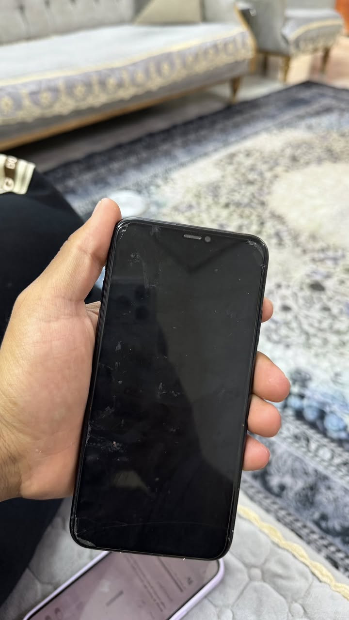 السلام عليكم ايفون 11برو ماكس  بطاريه 79 ذاكره 256جهاز نضيف فقط شاشه مبدله
السعر 300الف 
***********

