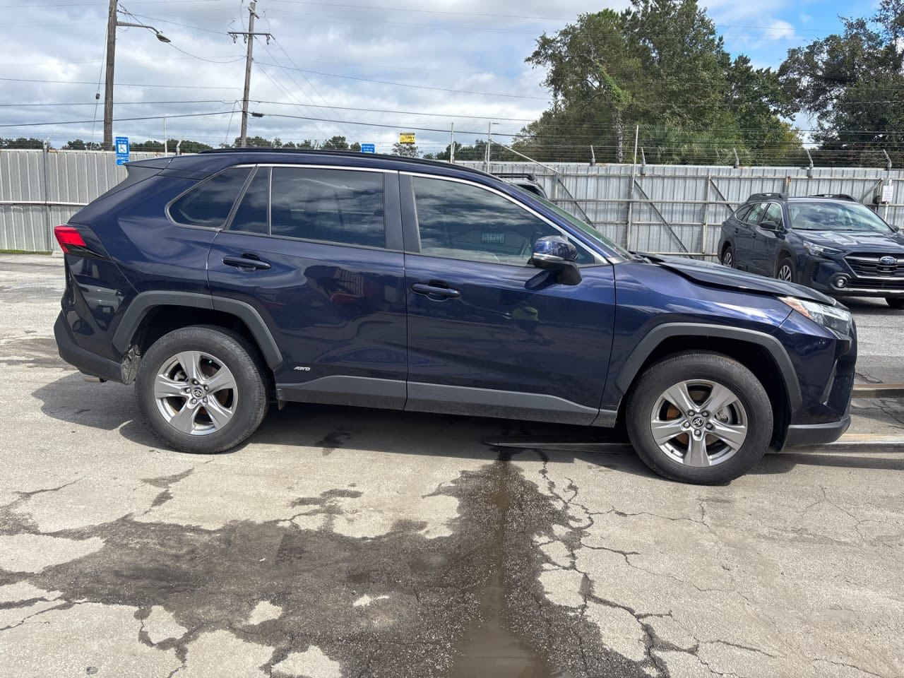 سلام عليكم 
 Rav4  XLE HYBRID
راف فور للبيع رقم بغداد ا فول ((حادث خفيف)) 1\1
———-////———
موديل 2024دخول جديد
——////———-
الموصفات :~
*فتحه سقف
*بصمه+ دخول ذكي
*رادار امامي 
*نقطه عمياء
*صندوق كهرباء
*شاشه كبيره تدعم كار بلي والنظام الحديث من تيوتا
*كشنات كهرباء
*هند بريك بصمه
*مودات اوامر صوتيه
*اوتو هولد
*كشنات لونين 
*كروس سرعه
*حساسات ضغط اطارات
*رادر بل مرئي
((بعد هواي مواصفات بيه)) 
———:///______
الحادث:~
الحادث  كما موضح بصور ((حادث خفيف))
((بدون قطرة صبغ سياره ))جاملغ نفس لون بشرط مبدل وبارد بحافة البنيد وبارد حافت باب فقط بدون دواخل سياره) 
السعر /238 ييه مجال  ماكو هيج راف فور بهذا سعر  على هيج ضربه خفيفه 
ماشيه 9 ألاف  زيروووو
رقم الهاتف. 
***********
